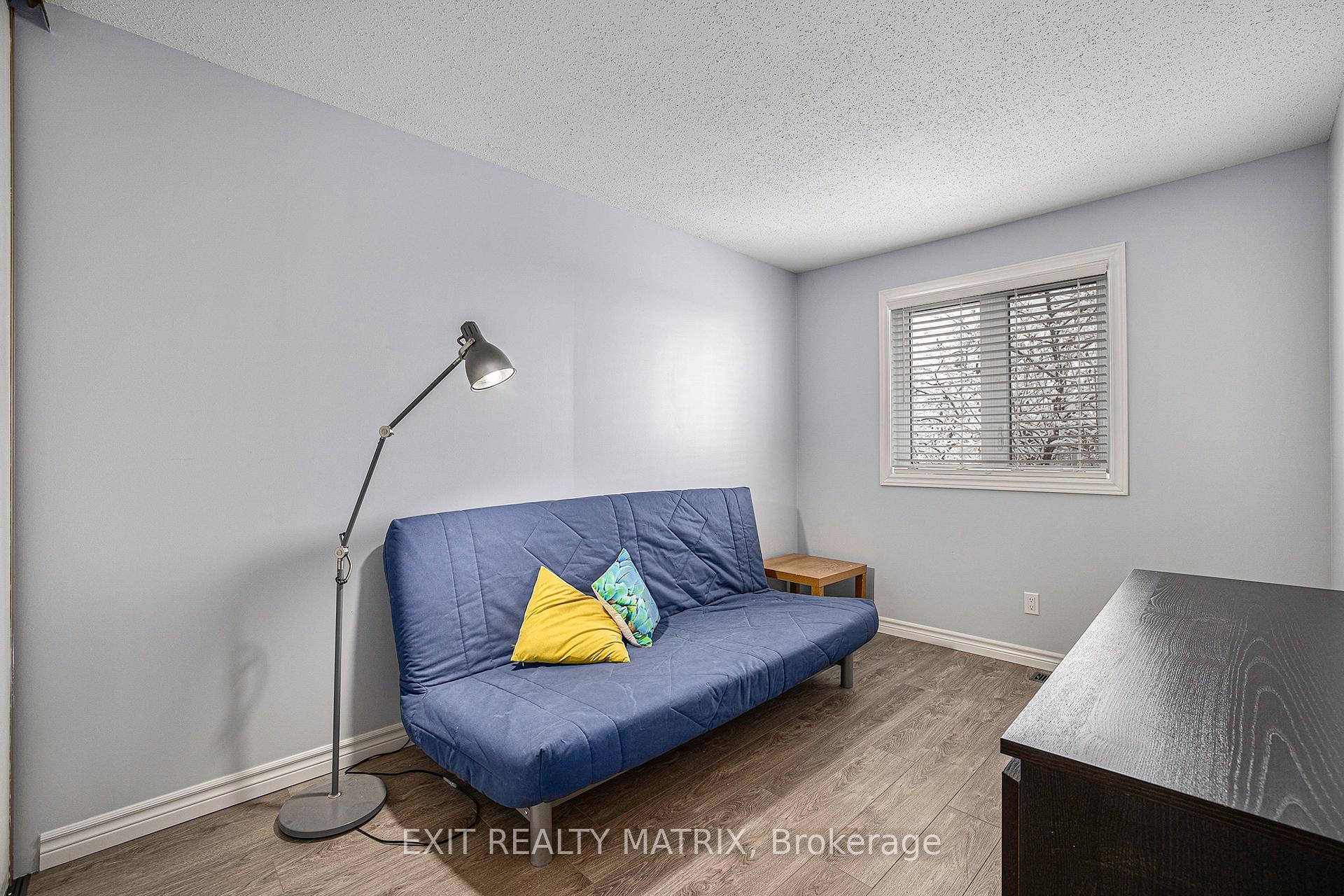 Photo 12 of 24 Oakhaven Private, Ottawa, Overbrook/Castle Heights — HOMEH