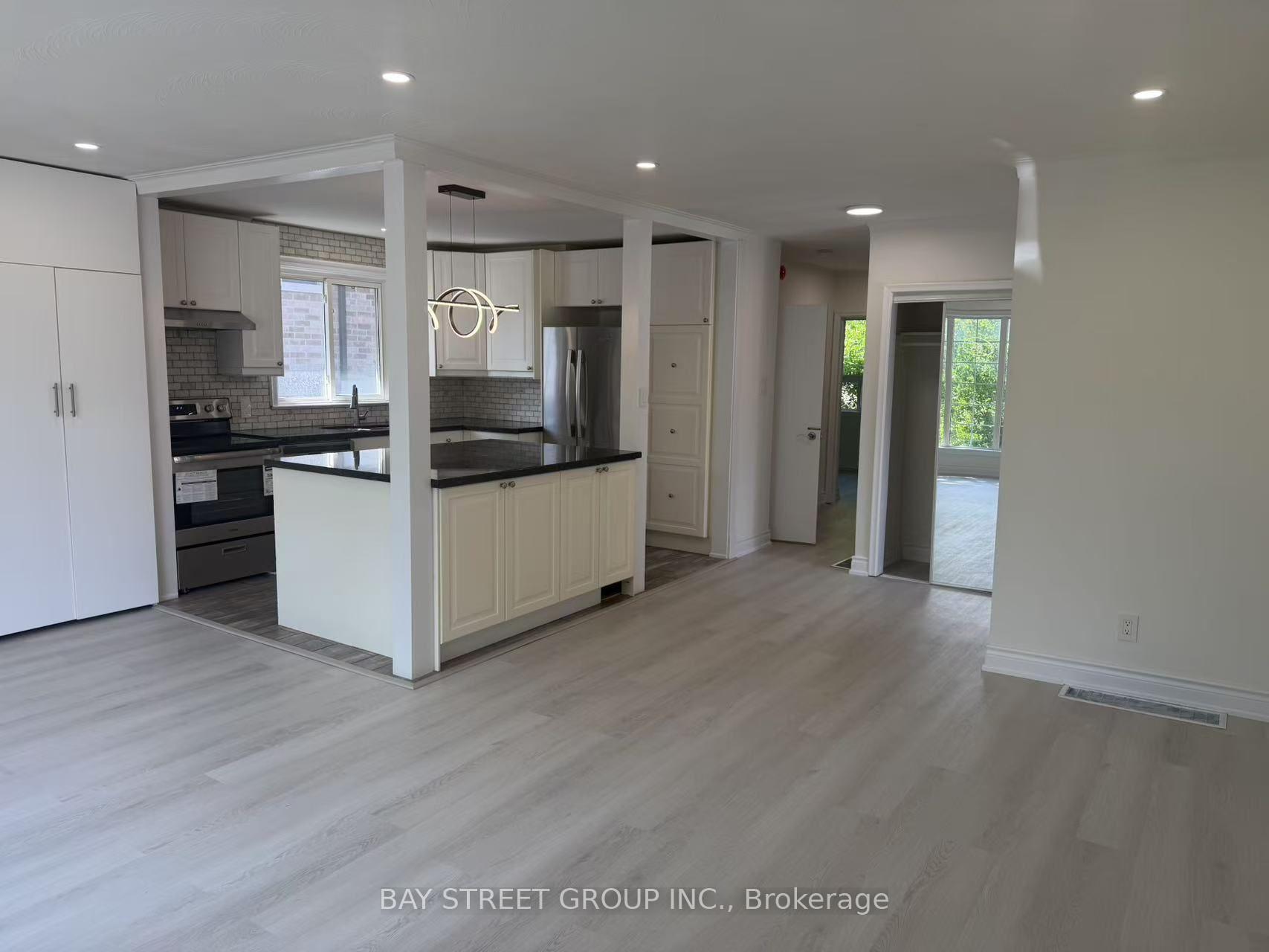 Photo 2 of 517 Lynett Crescent, Richmond Hill, Crosby — HOMEH