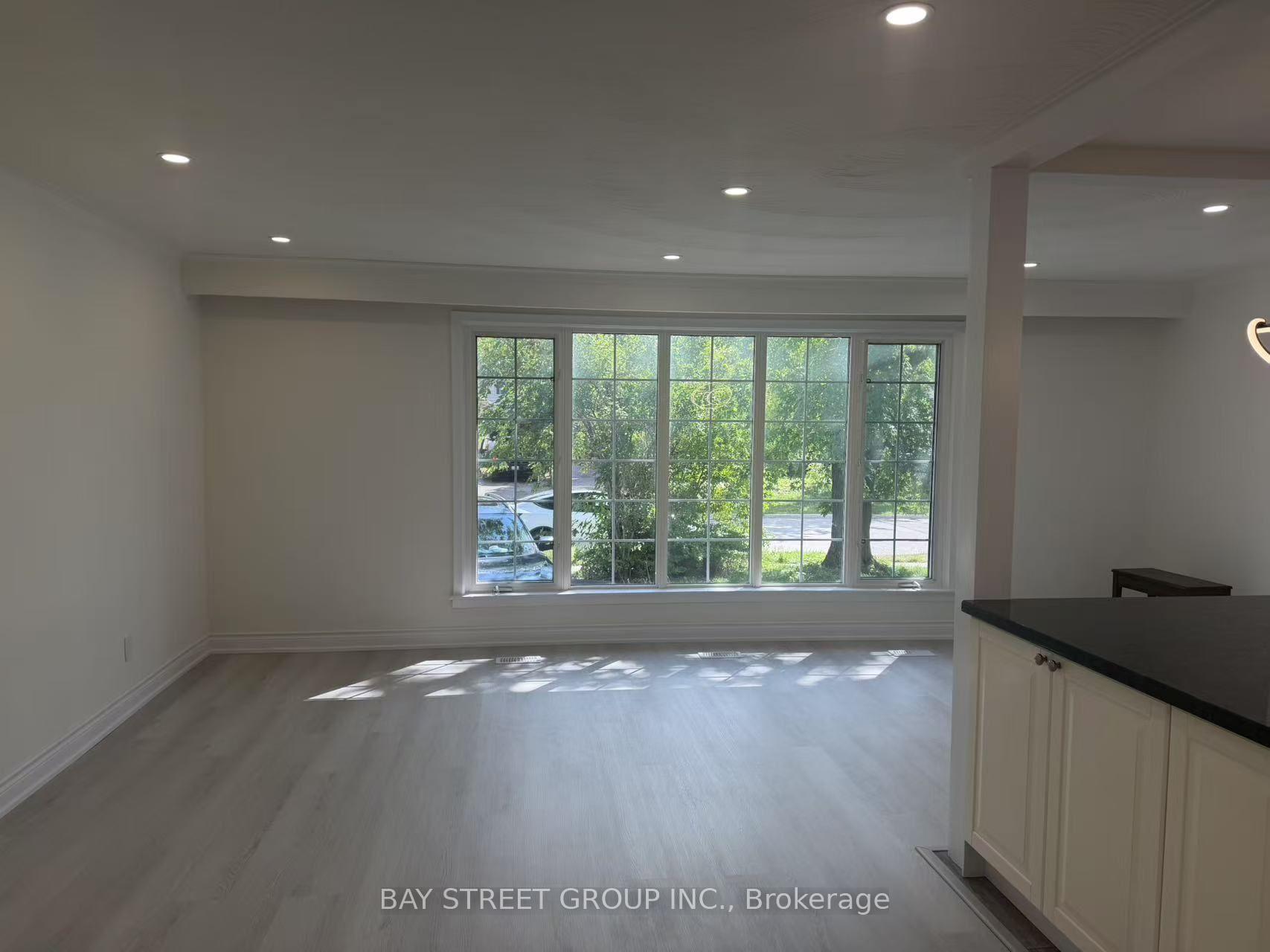 Photo 3 of 517 Lynett Crescent, Richmond Hill, Crosby — HOMEH