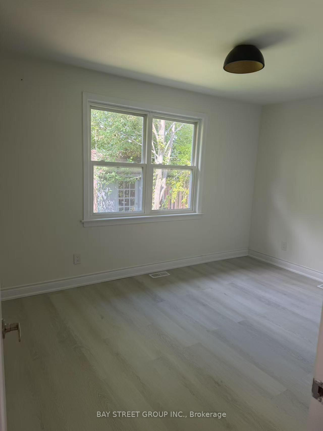 Photo 6 of 517 Lynett Crescent, Richmond Hill, Crosby — HOMEH