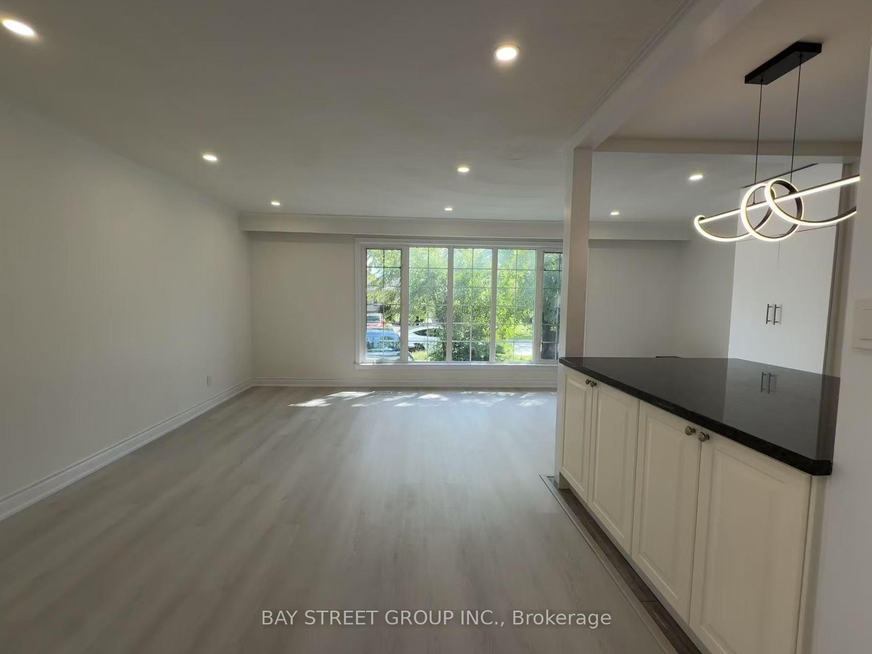 Photo 8 of 517 Lynett Crescent, Richmond Hill, Crosby — HOMEH