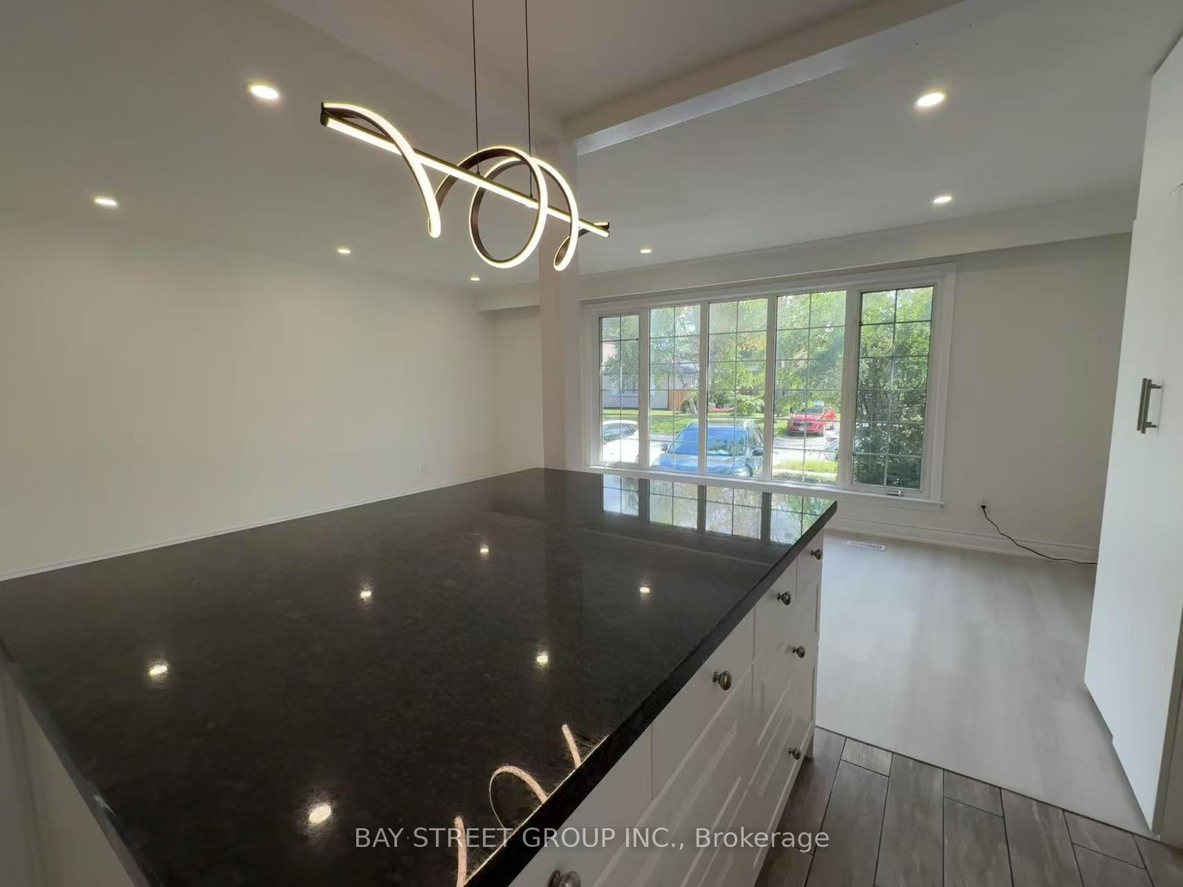 Photo 9 of 517 Lynett Crescent, Richmond Hill, Crosby — HOMEH
