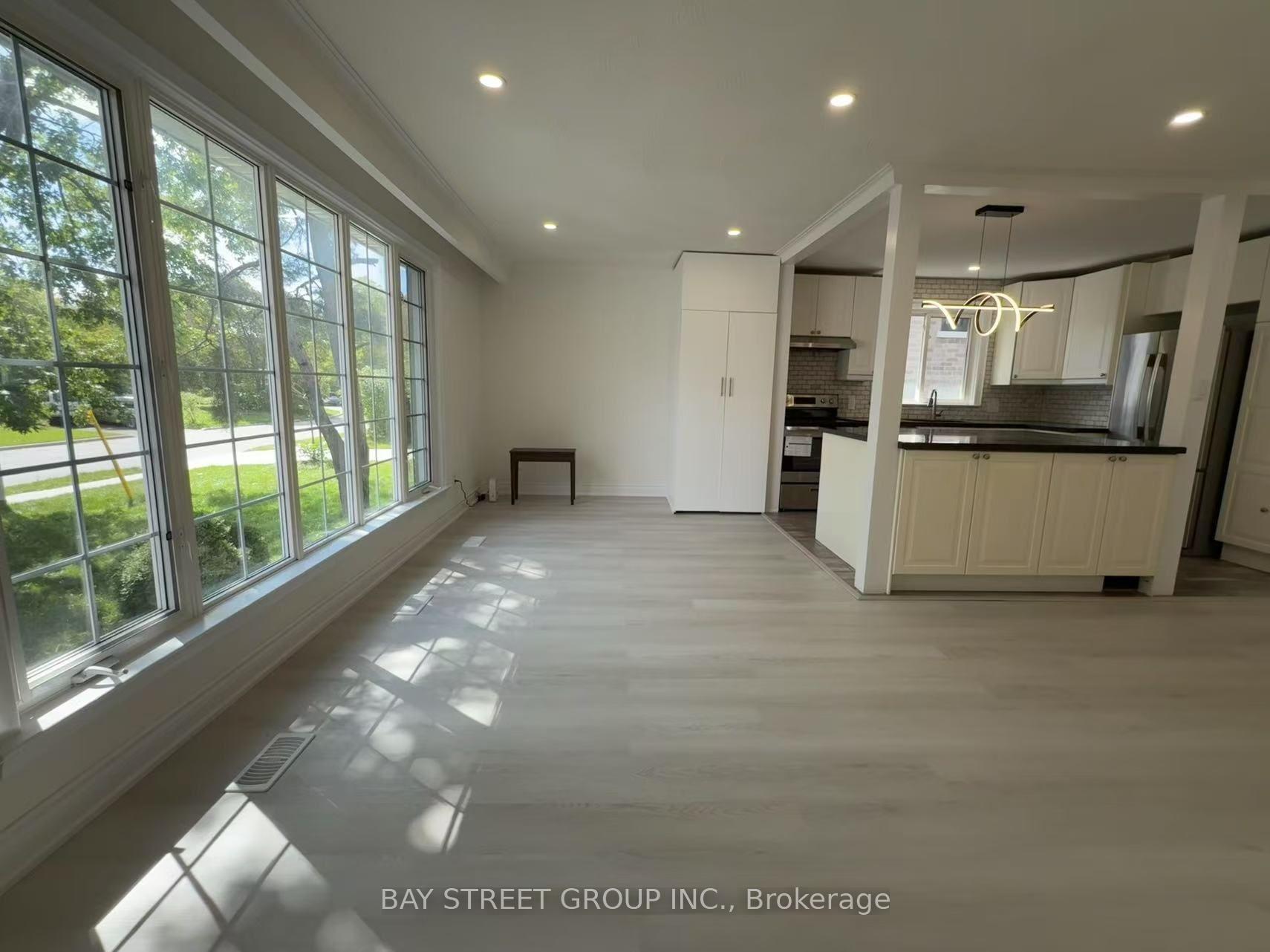 Photo 10 of 517 Lynett Crescent, Richmond Hill, Crosby — HOMEH