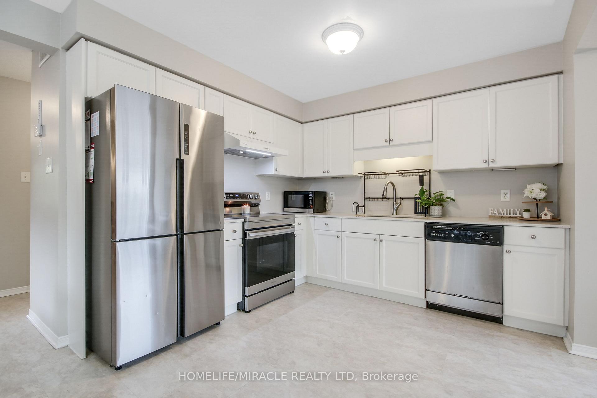 Photo 9 of 1827 Bloom Crescent, London, North C — HOMEH
