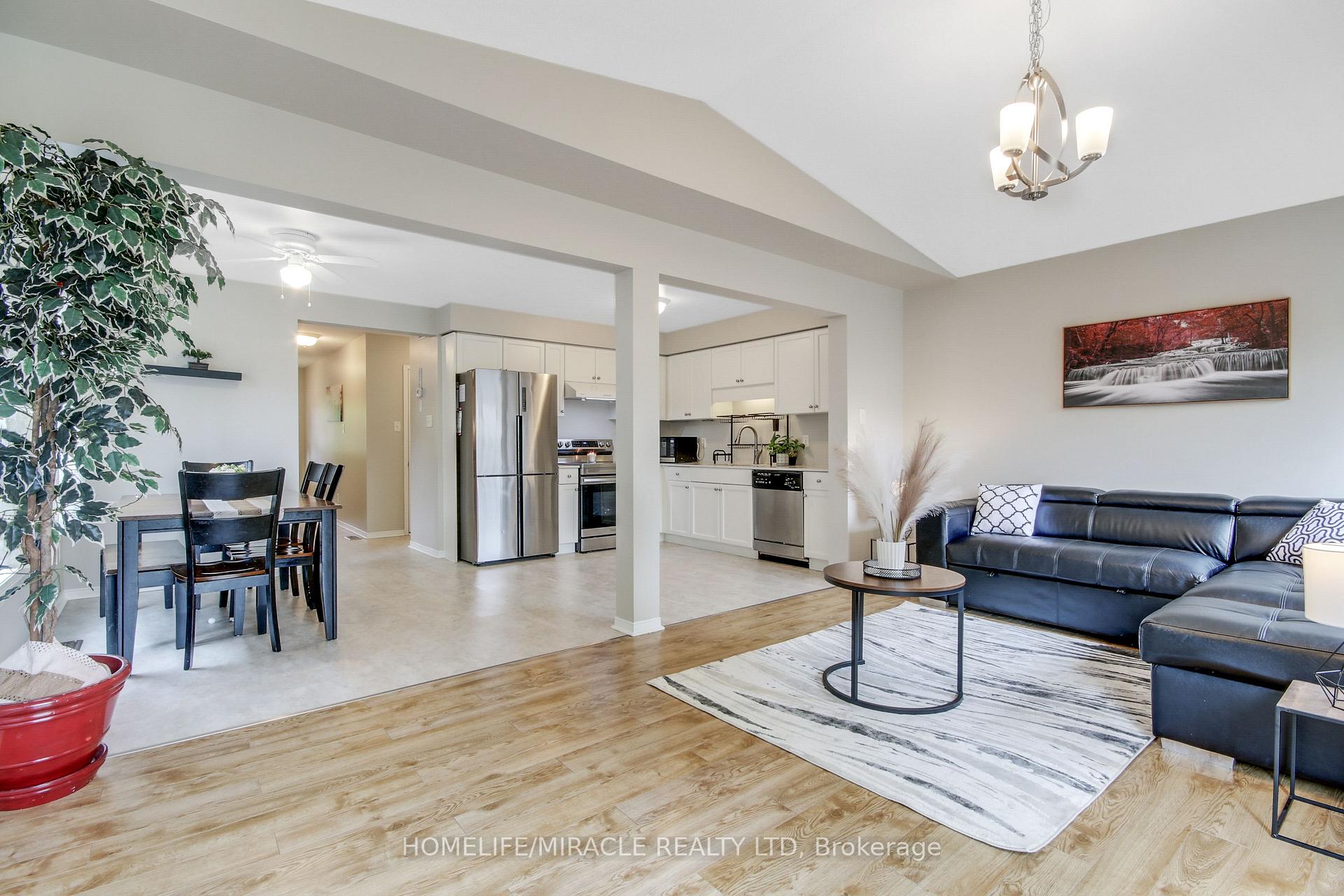 Photo 10 of 1827 Bloom Crescent, London, North C — HOMEH