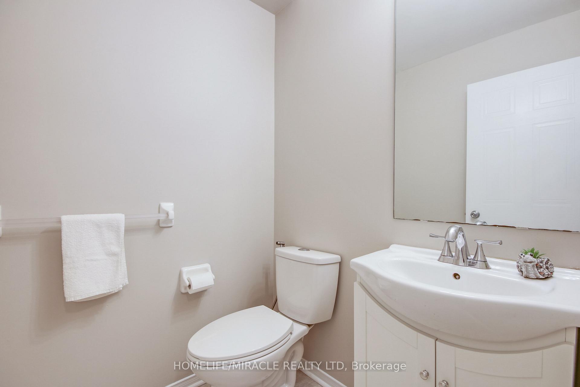 Photo 12 of 1827 Bloom Crescent, London, North C — HOMEH