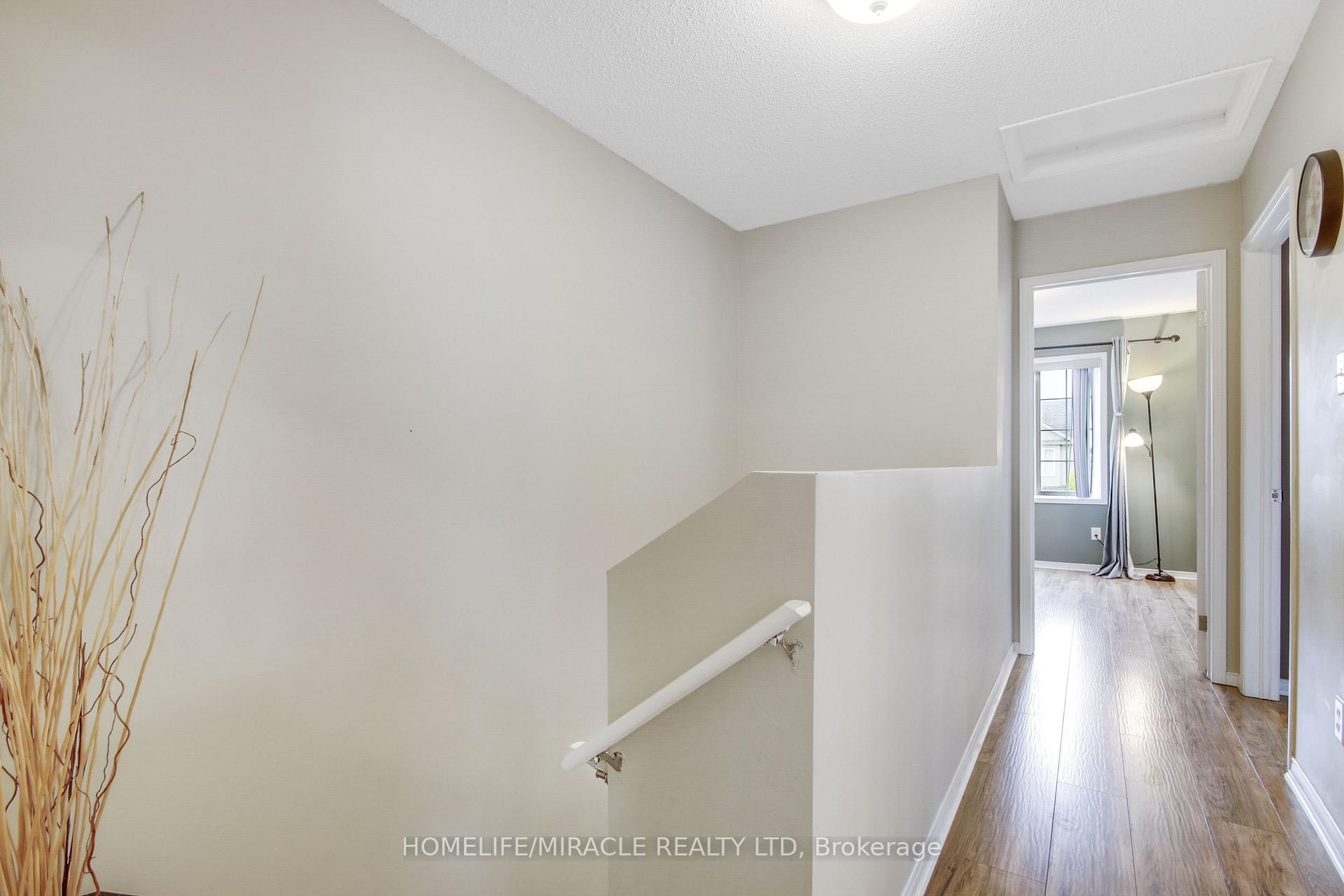 Photo 13 of 1827 Bloom Crescent, London, North C — HOMEH
