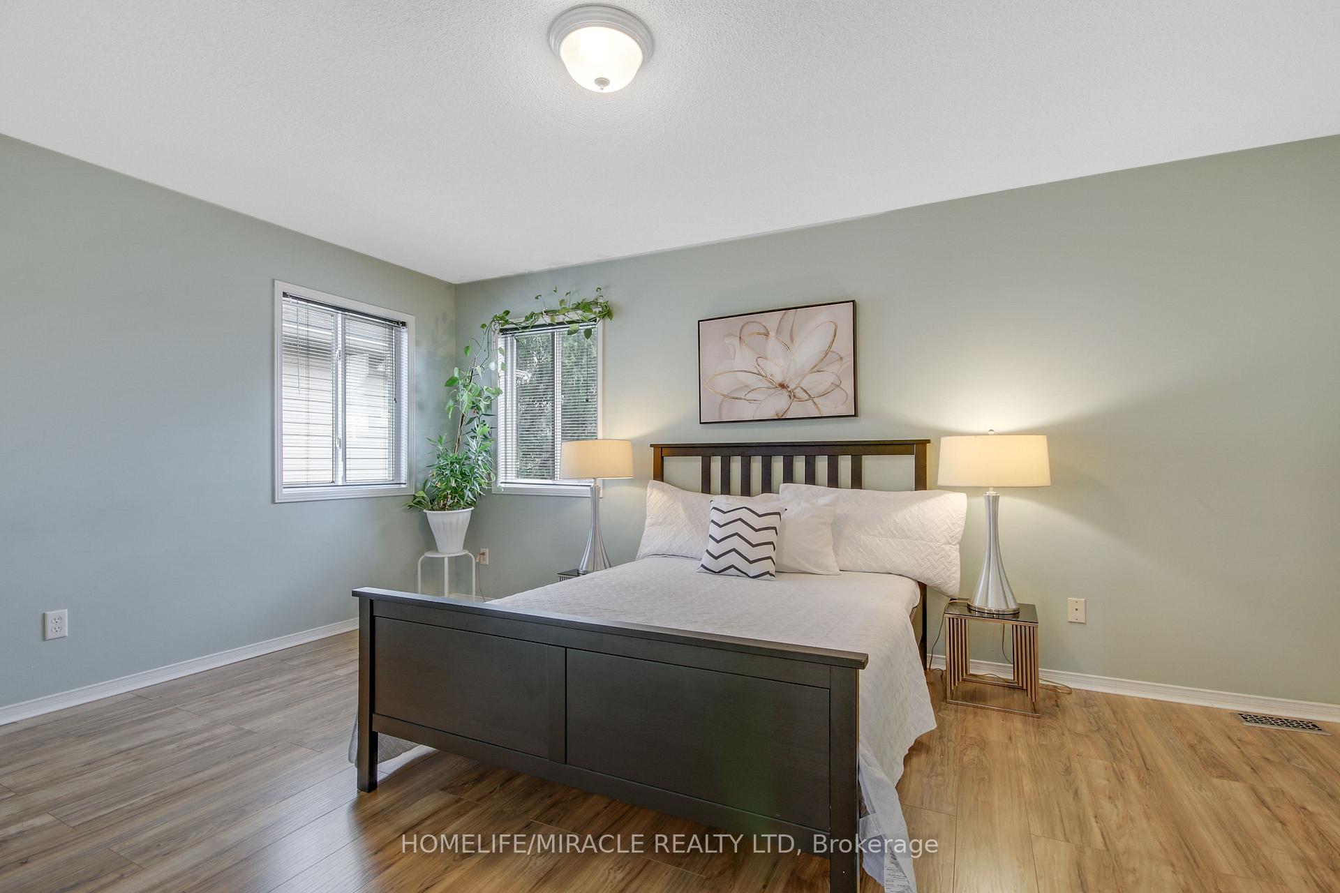 Photo 14 of 1827 Bloom Crescent, London, North C — HOMEH