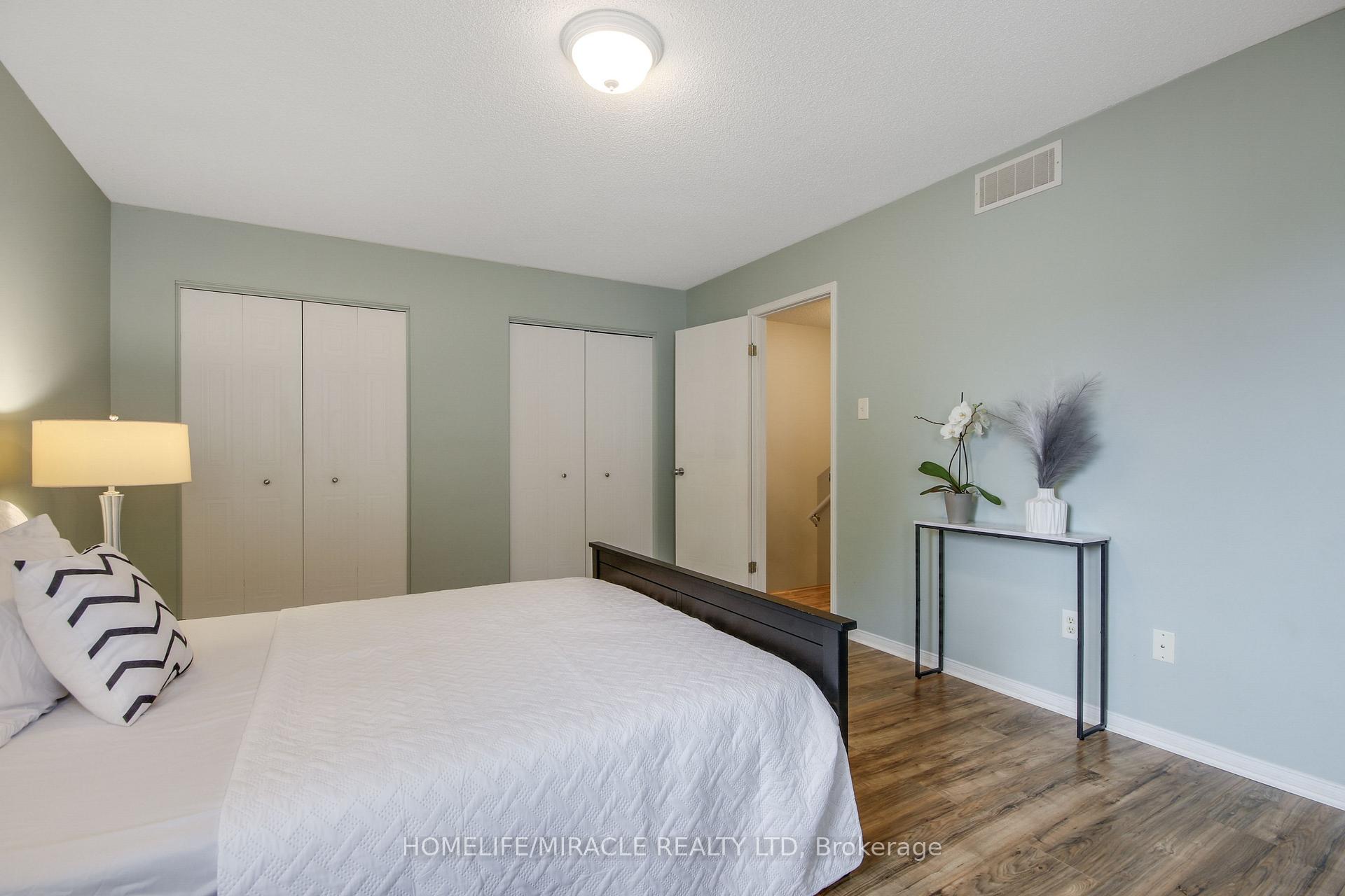 Photo 15 of 1827 Bloom Crescent, London, North C — HOMEH