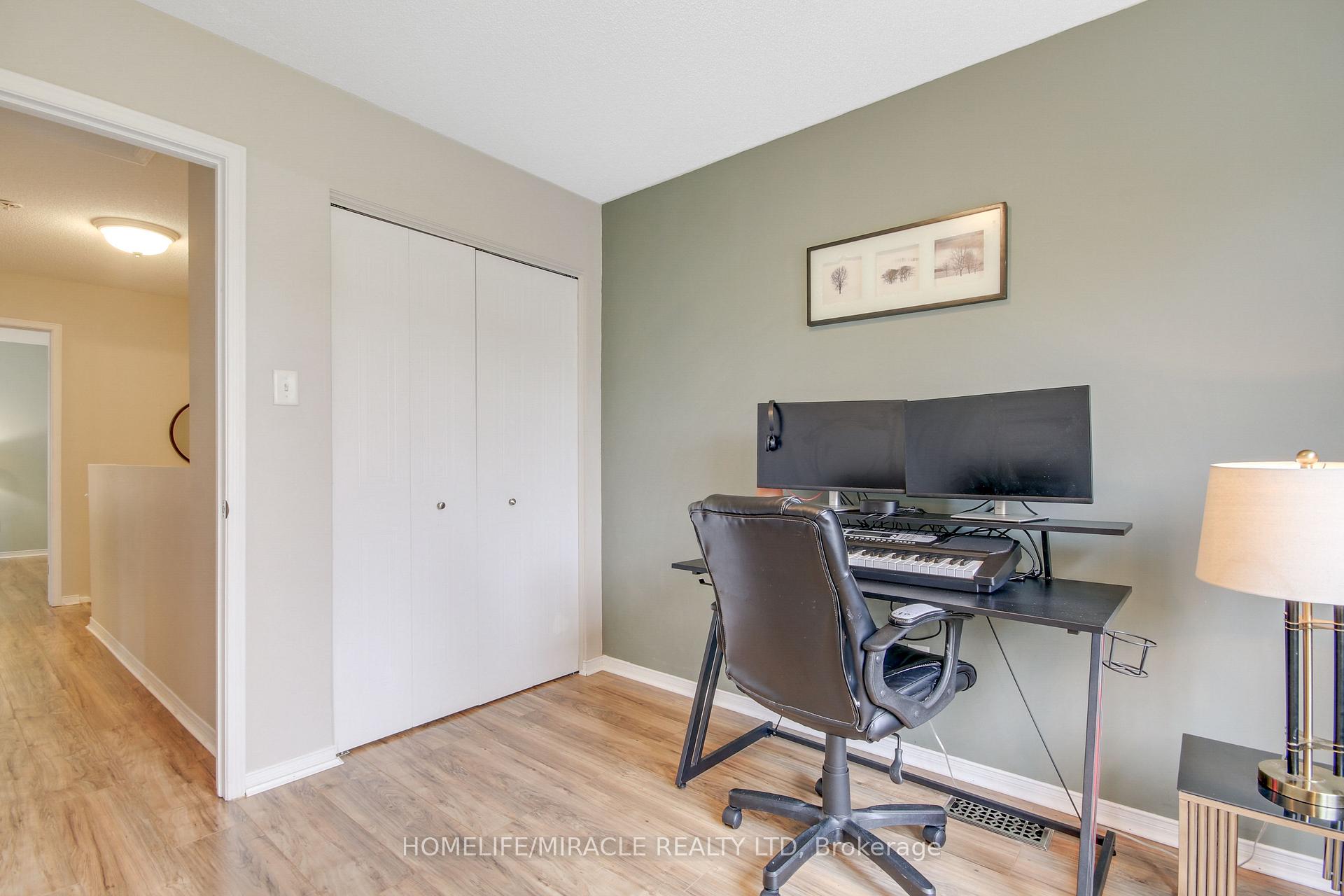 Photo 16 of 1827 Bloom Crescent, London, North C — HOMEH