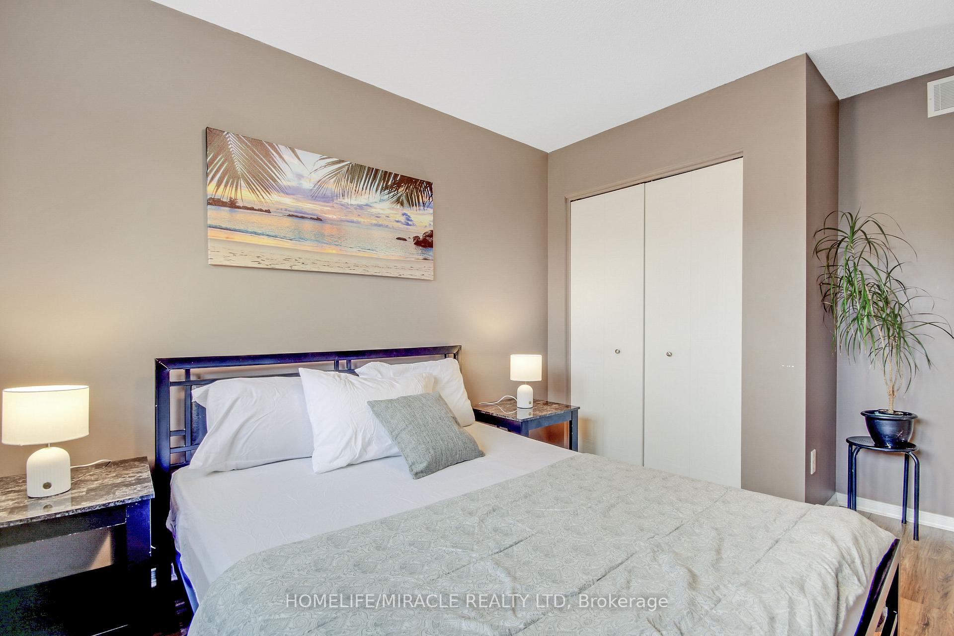 Photo 19 of 1827 Bloom Crescent, London, North C — HOMEH