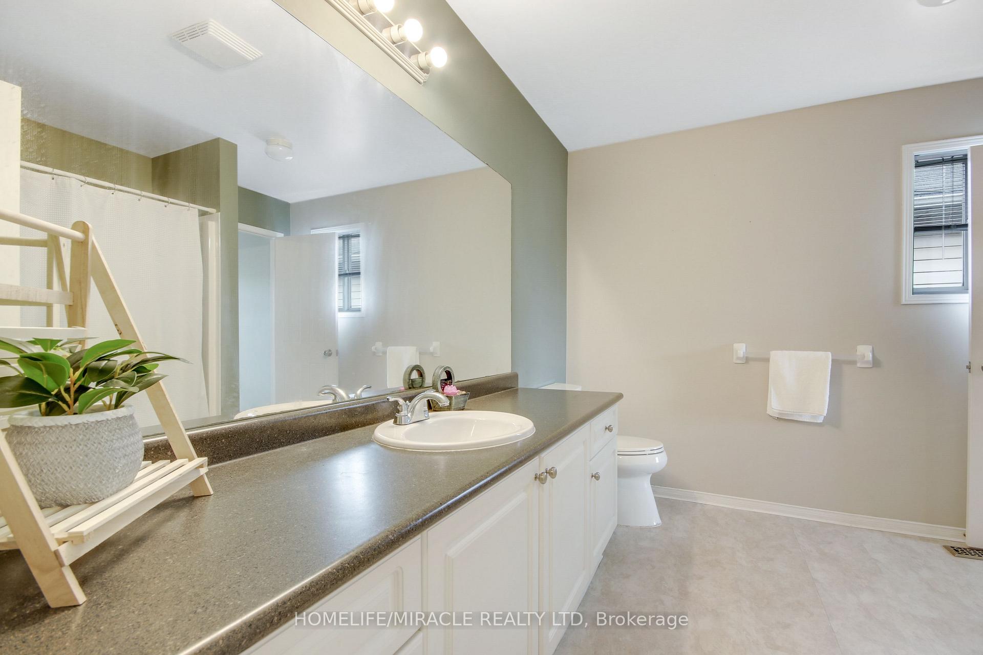 Photo 21 of 1827 Bloom Crescent, London, North C — HOMEH