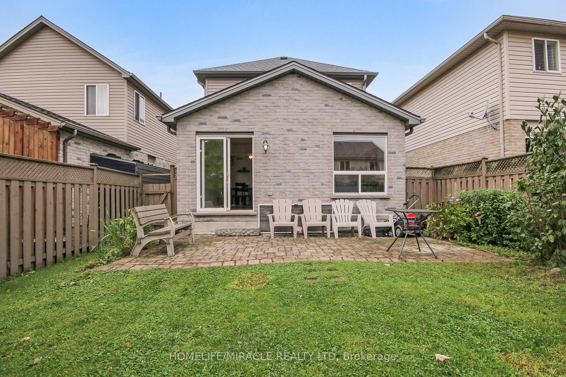 Photo 25 of 1827 Bloom Crescent, London, North C — HOMEH