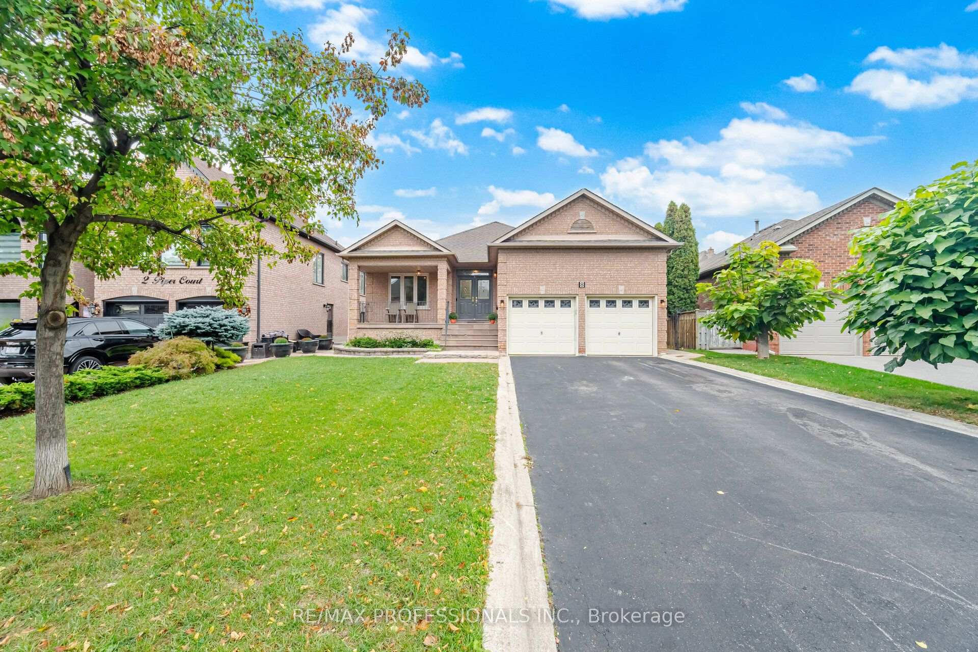 Photo 1 of 8 Piper Court, Vaughan, Maple — HOMEH