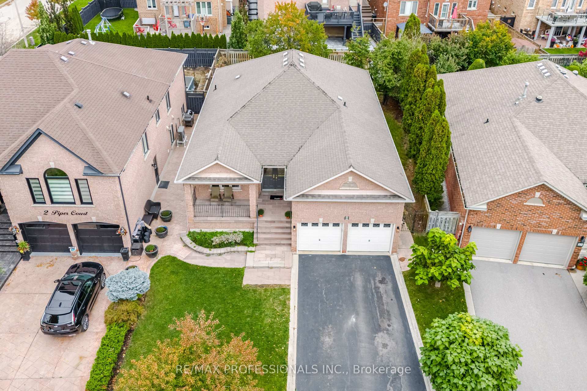 Photo 4 of 8 Piper Court, Vaughan, Maple — HOMEH