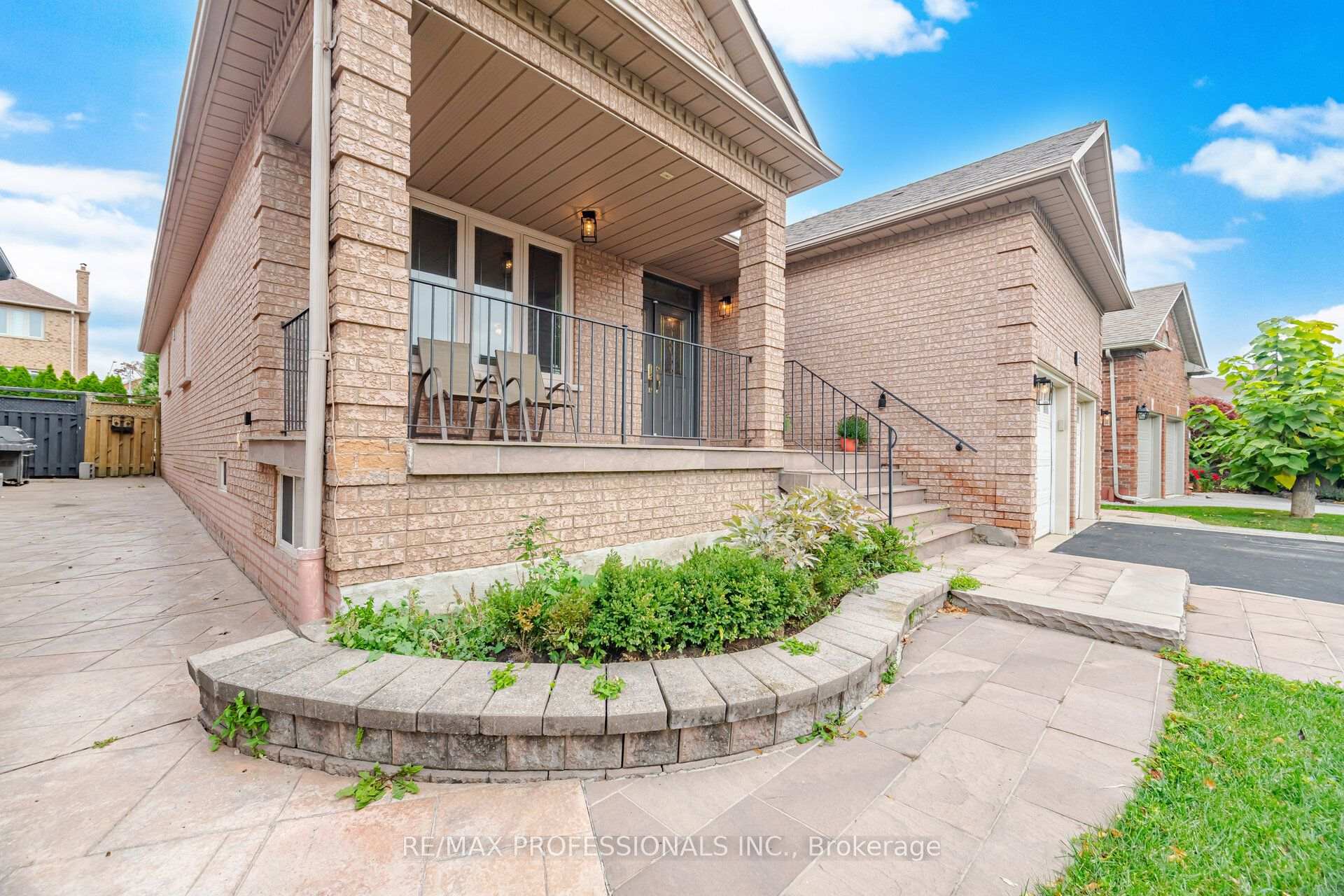 Photo 5 of 8 Piper Court, Vaughan, Maple — HOMEH