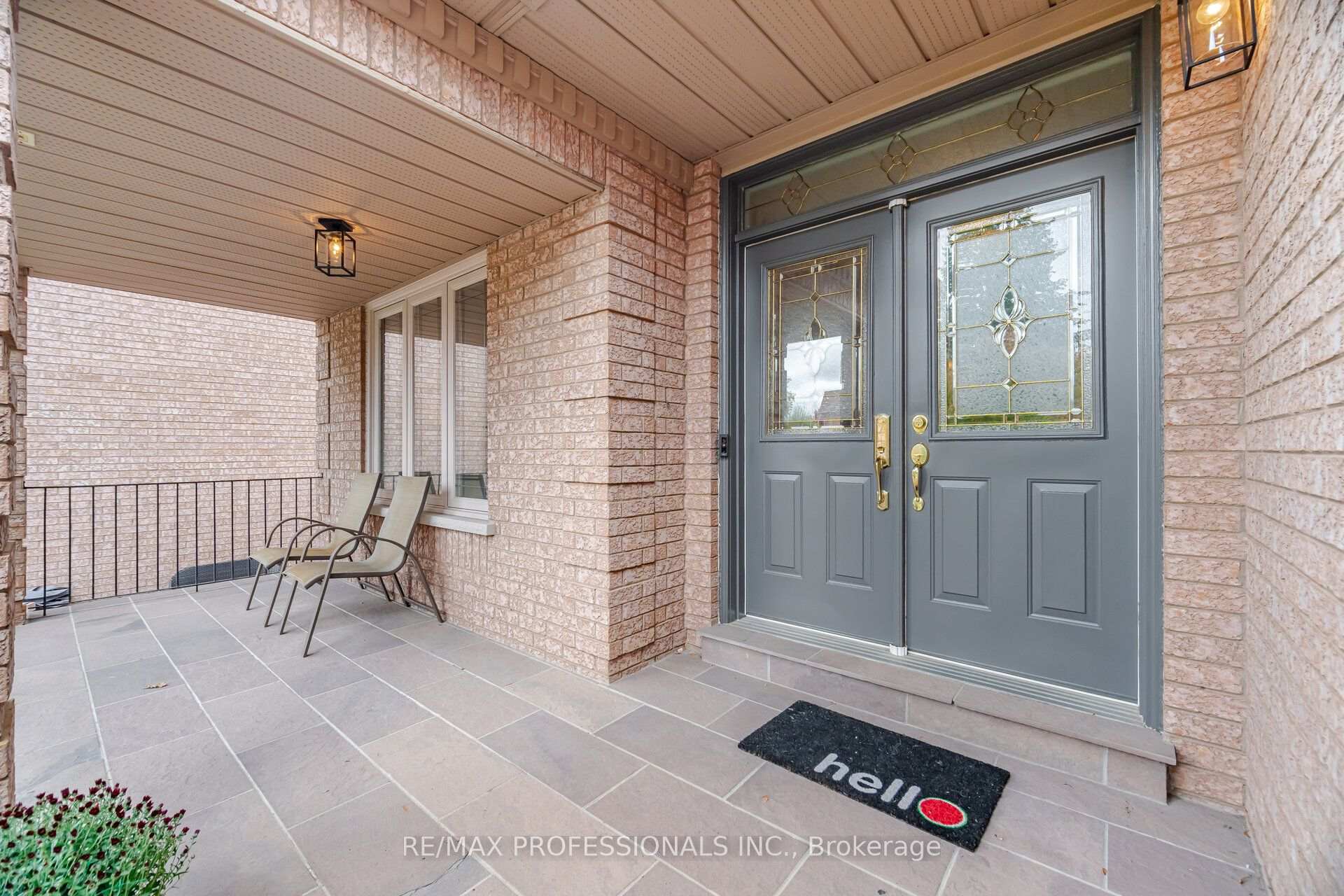 Photo 6 of 8 Piper Court, Vaughan, Maple — HOMEH