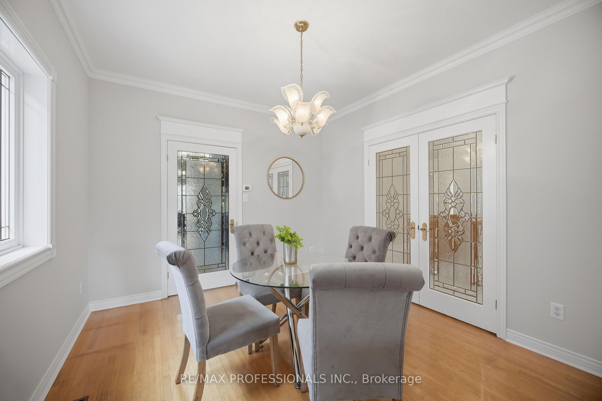 Photo 12 of 8 Piper Court, Vaughan, Maple — HOMEH