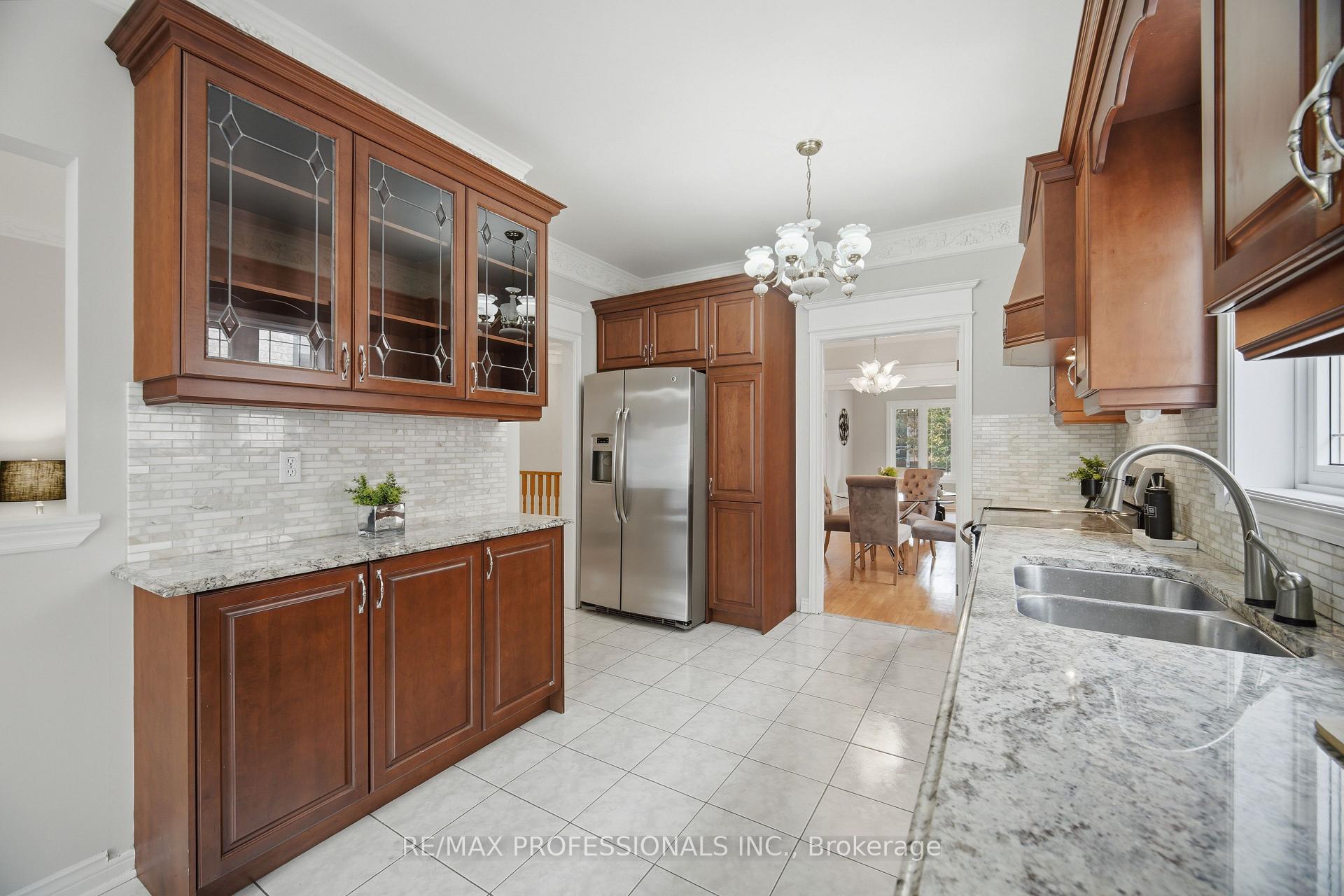 Photo 14 of 8 Piper Court, Vaughan, Maple — HOMEH