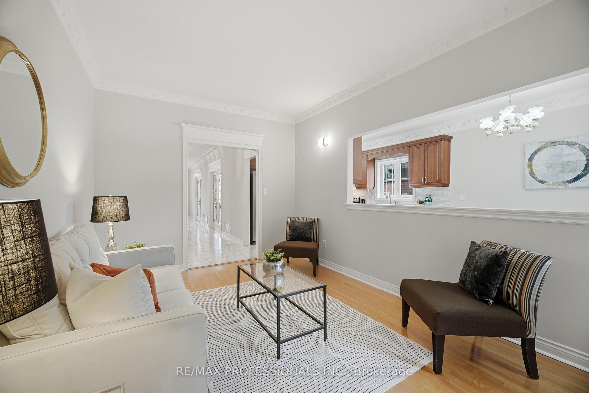 Photo 18 of 8 Piper Court, Vaughan, Maple — HOMEH