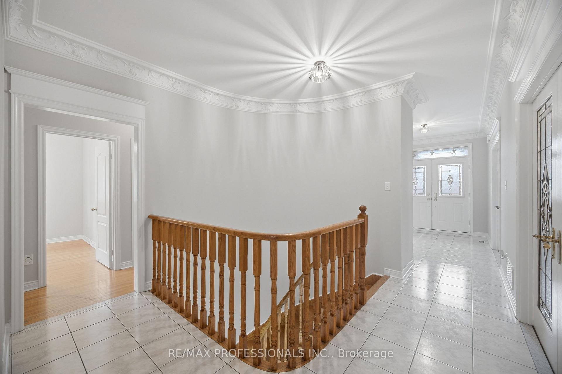 Photo 20 of 8 Piper Court, Vaughan, Maple — HOMEH