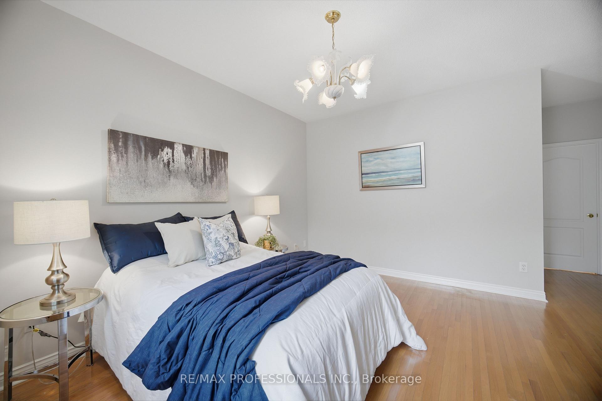 Photo 21 of 8 Piper Court, Vaughan, Maple — HOMEH