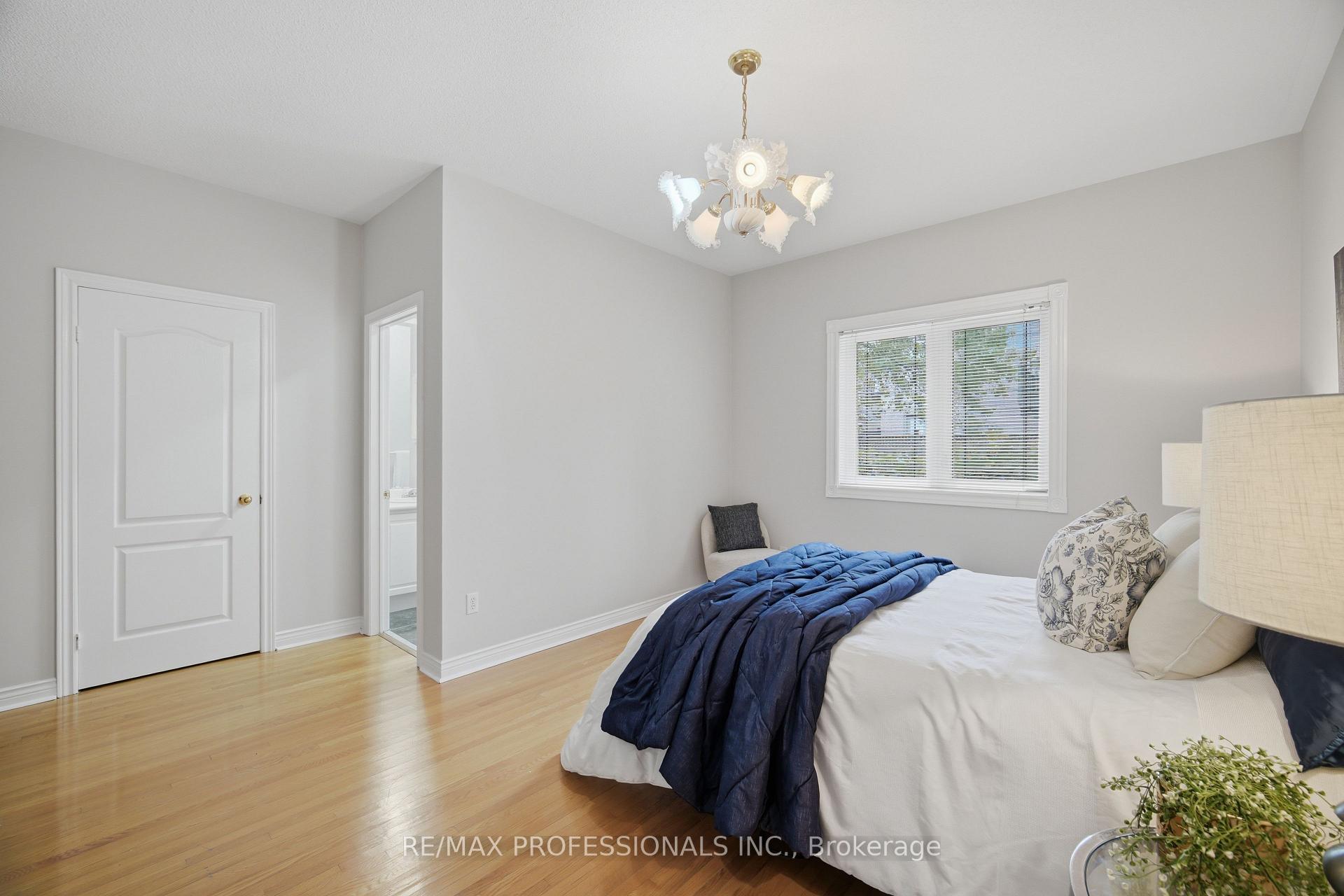 Photo 22 of 8 Piper Court, Vaughan, Maple — HOMEH