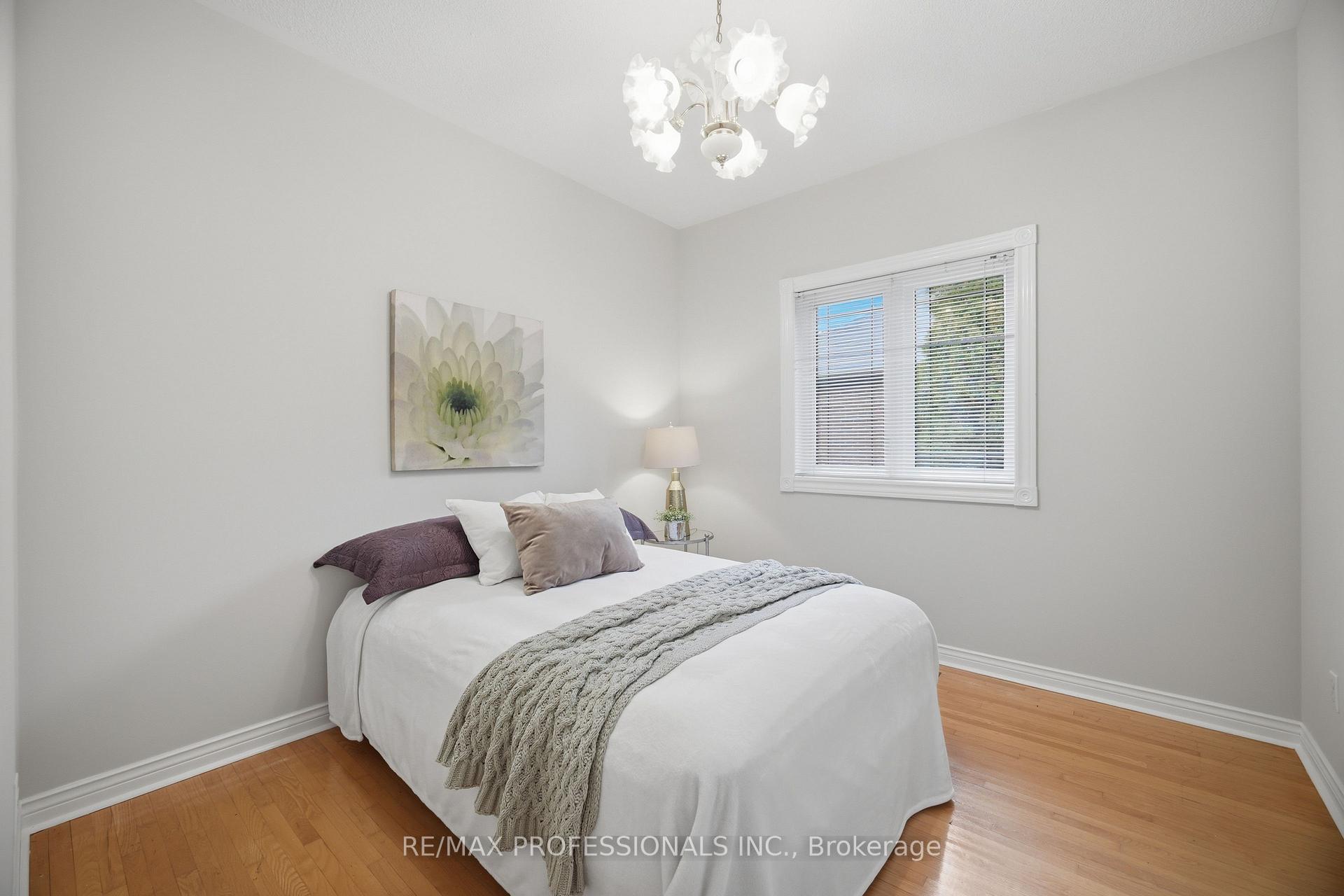 Photo 24 of 8 Piper Court, Vaughan, Maple — HOMEH