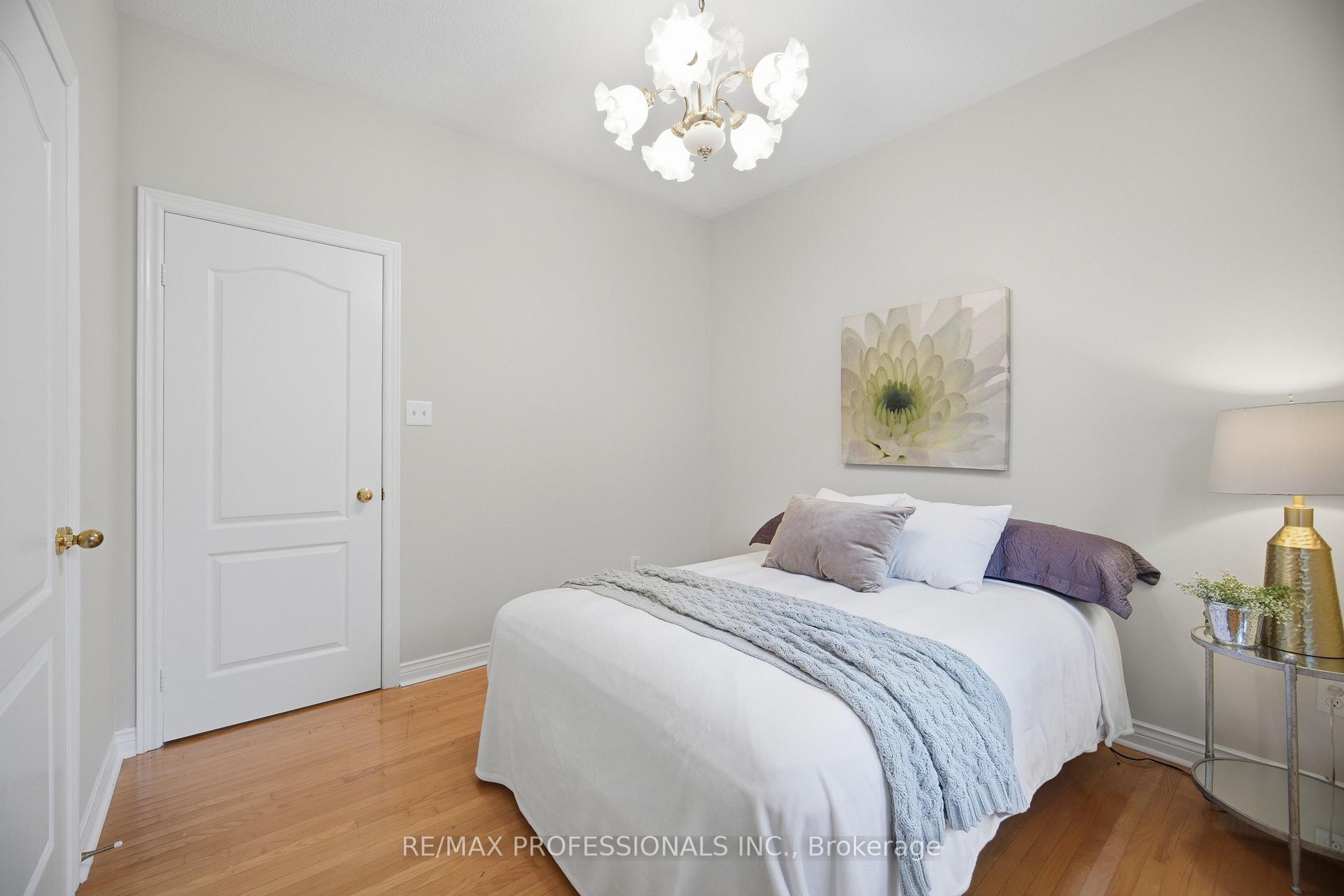 Photo 25 of 8 Piper Court, Vaughan, Maple — HOMEH