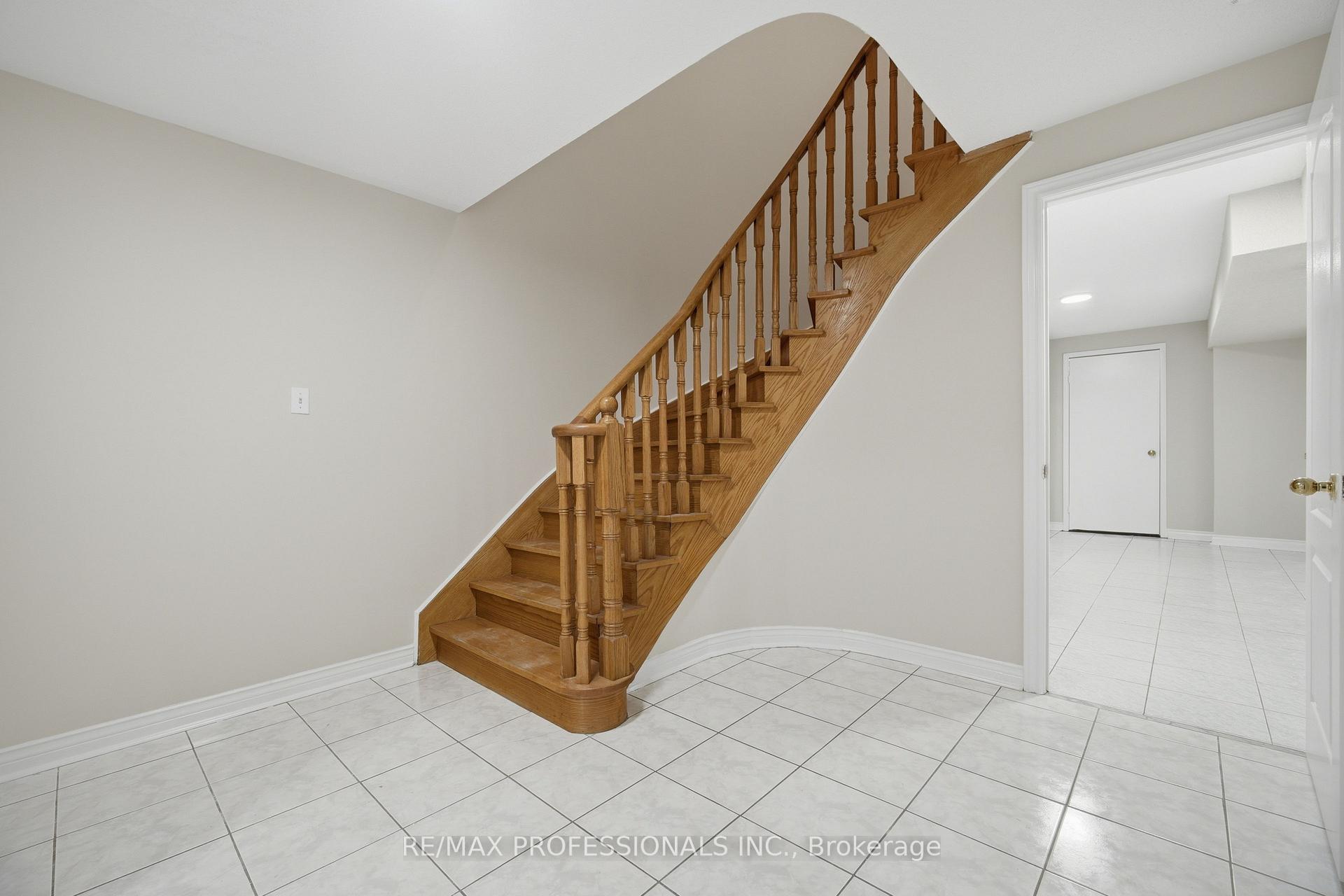 Photo 31 of 8 Piper Court, Vaughan, Maple — HOMEH