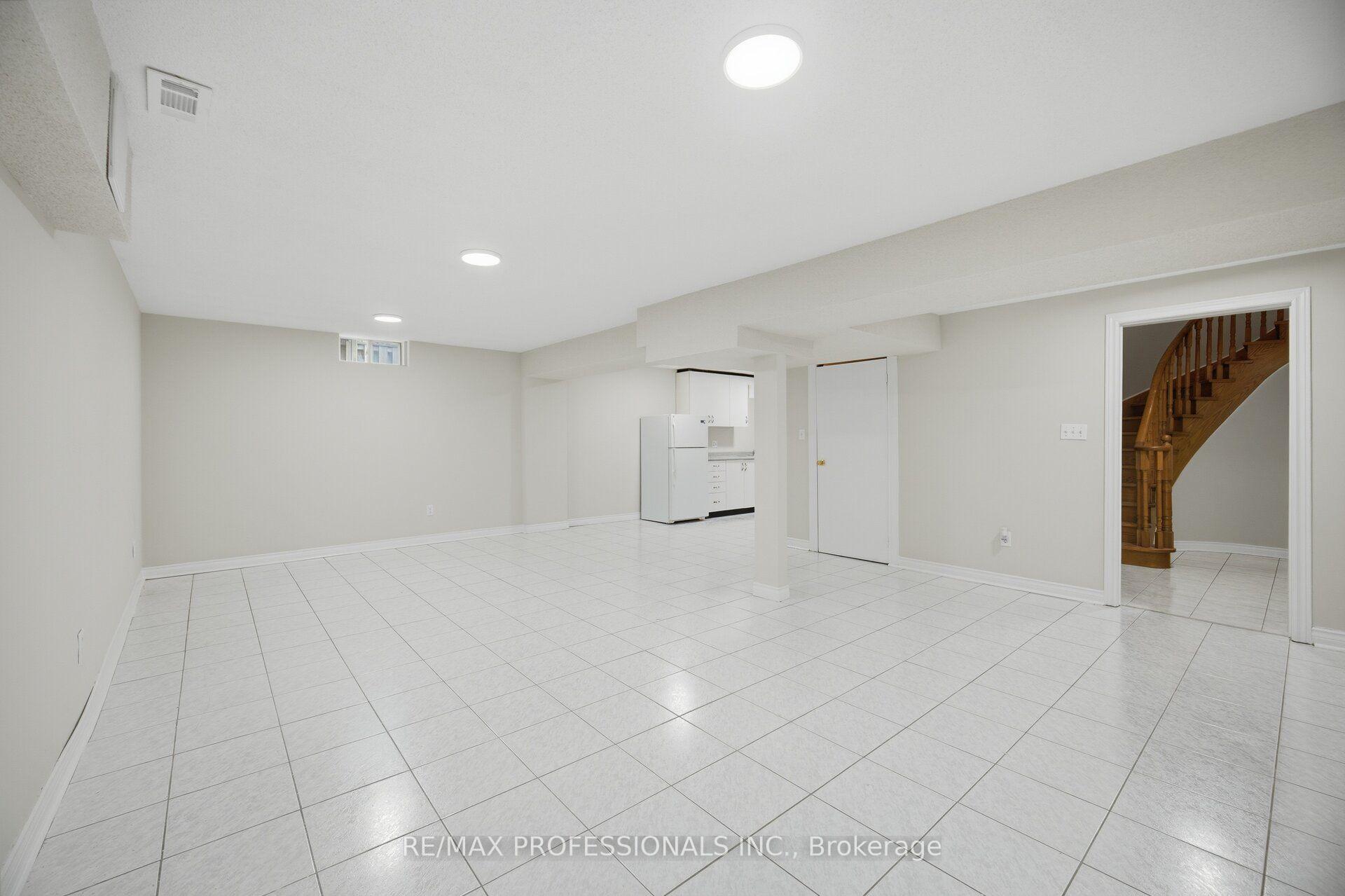 Photo 32 of 8 Piper Court, Vaughan, Maple — HOMEH