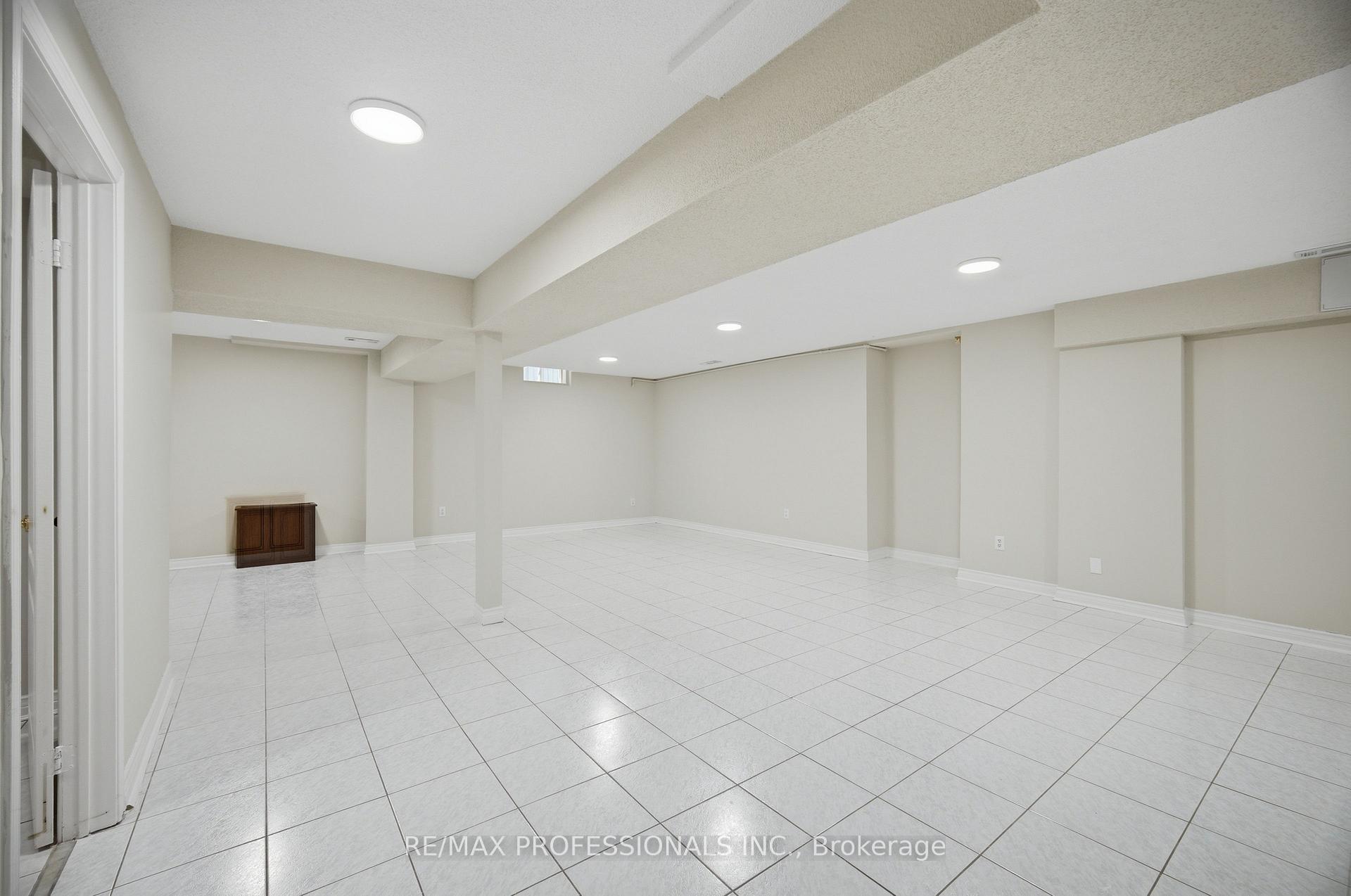 Photo 33 of 8 Piper Court, Vaughan, Maple — HOMEH