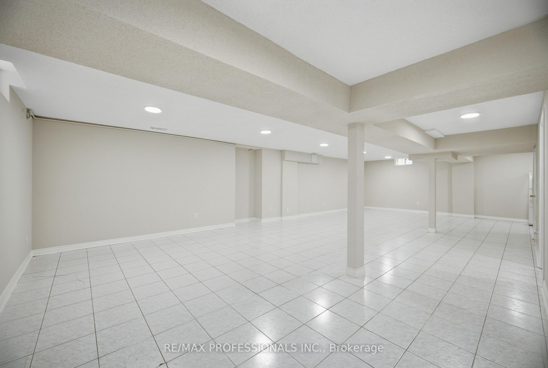 Photo 34 of 8 Piper Court, Vaughan, Maple — HOMEH