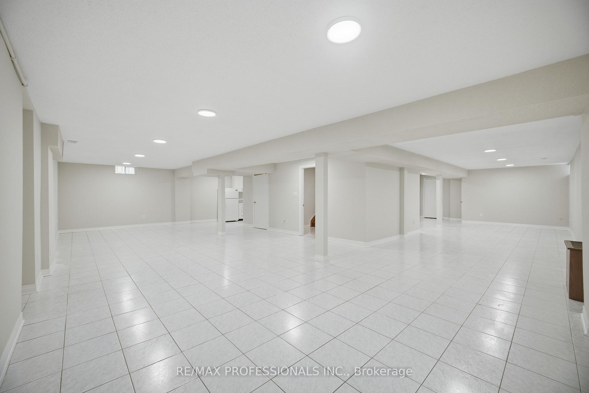 Photo 35 of 8 Piper Court, Vaughan, Maple — HOMEH