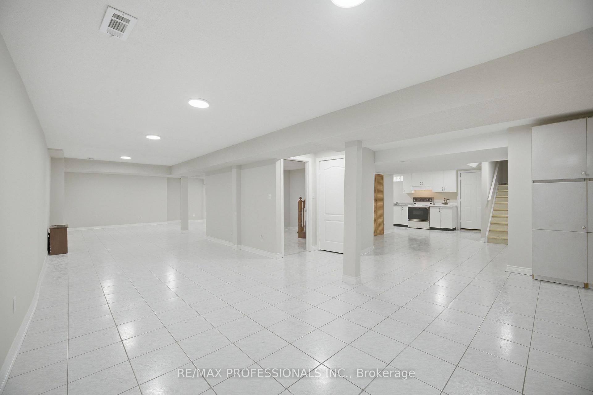 Photo 36 of 8 Piper Court, Vaughan, Maple — HOMEH