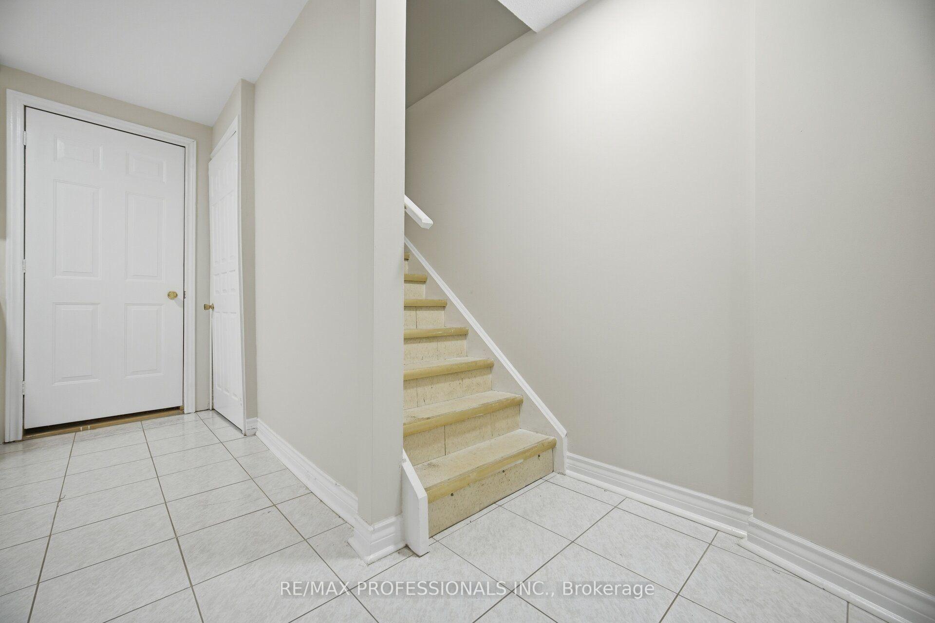 Photo 40 of 8 Piper Court, Vaughan, Maple — HOMEH