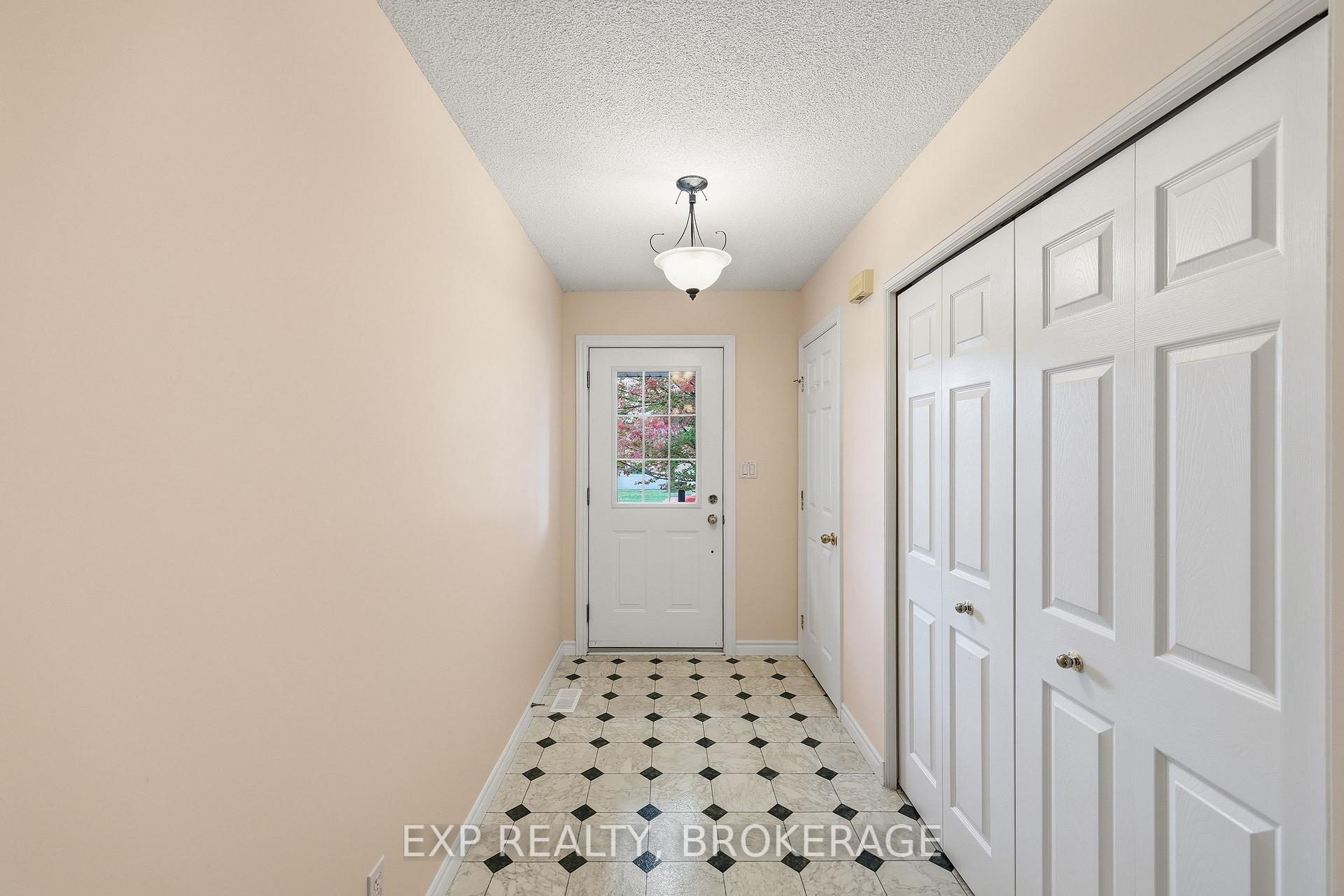 Photo 8 of 702 Maclean Court, Kingston, Kingston East (Incl Barret Crt) — HOMEH