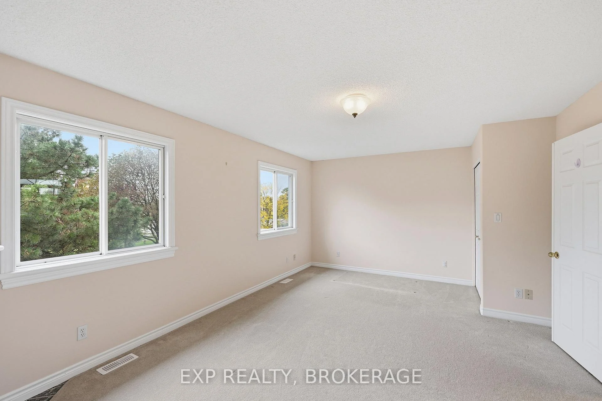 Photo 2 of 702 Maclean Court, Kingston, Kingston East (Incl Barret Crt) — HOMEH