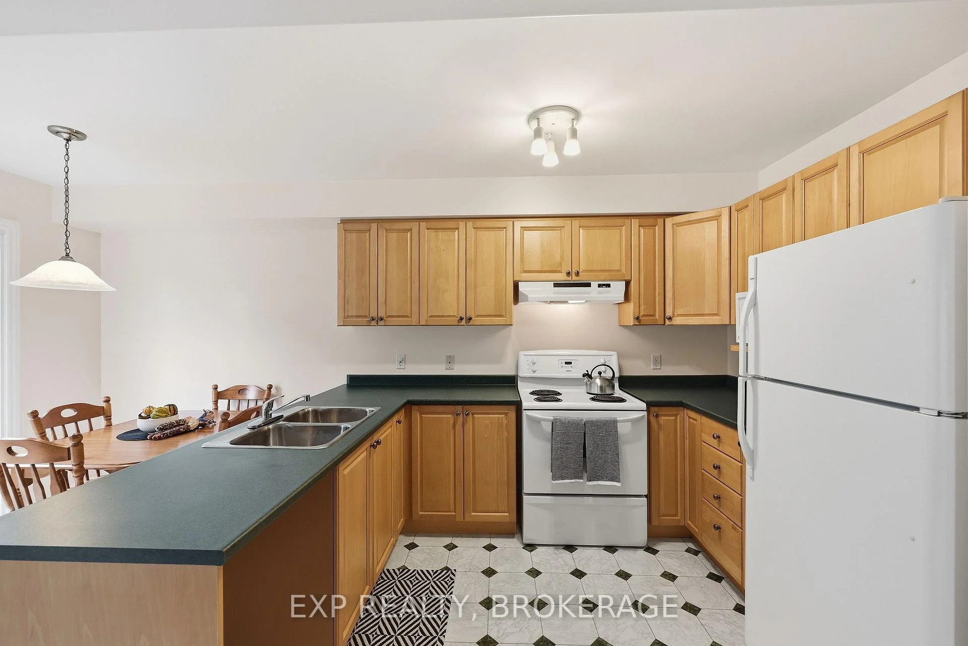 Photo 5 of 702 Maclean Court, Kingston, Kingston East (Incl Barret Crt) — HOMEH