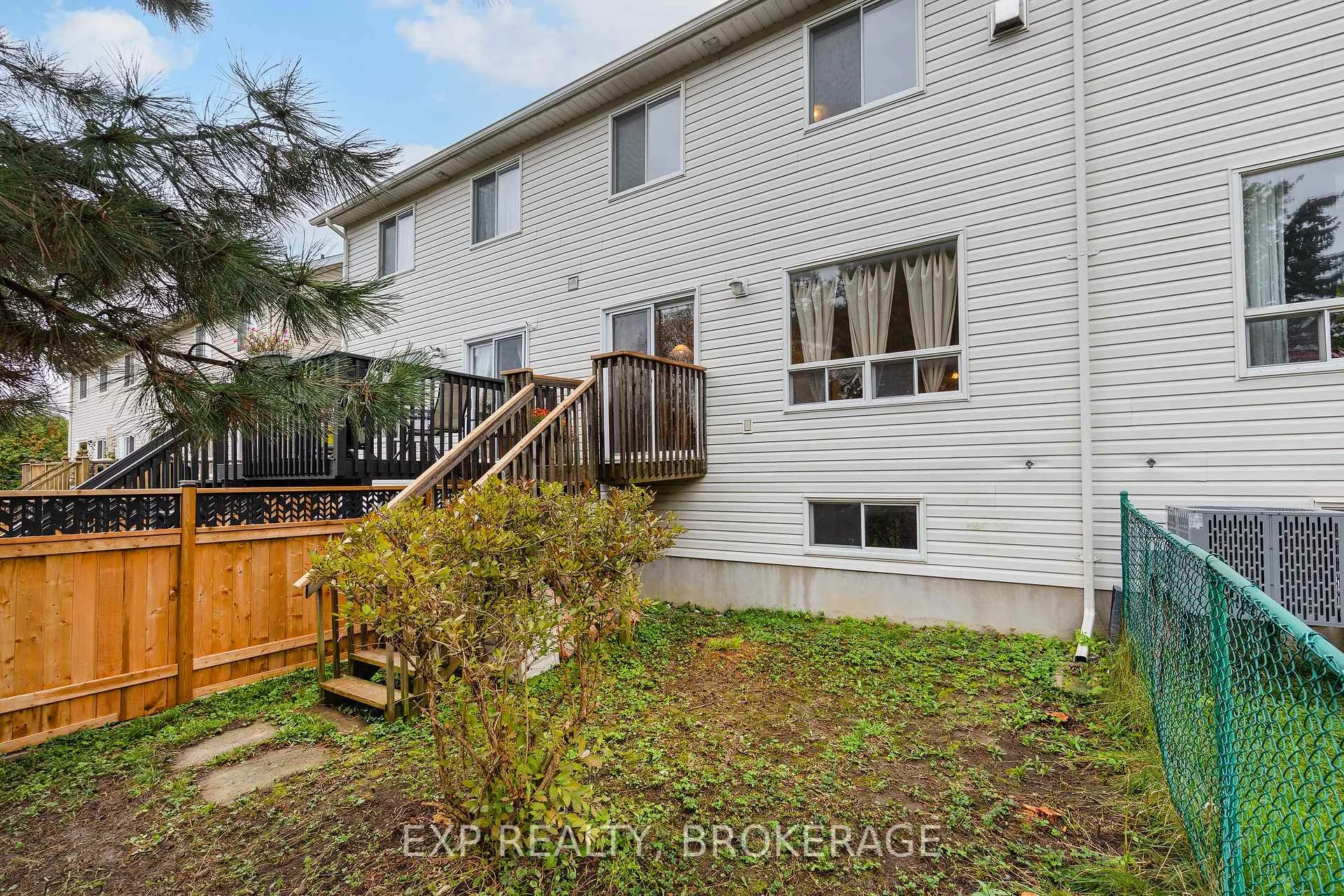 Photo 17 of 702 Maclean Court, Kingston, Kingston East (Incl Barret Crt) — HOMEH