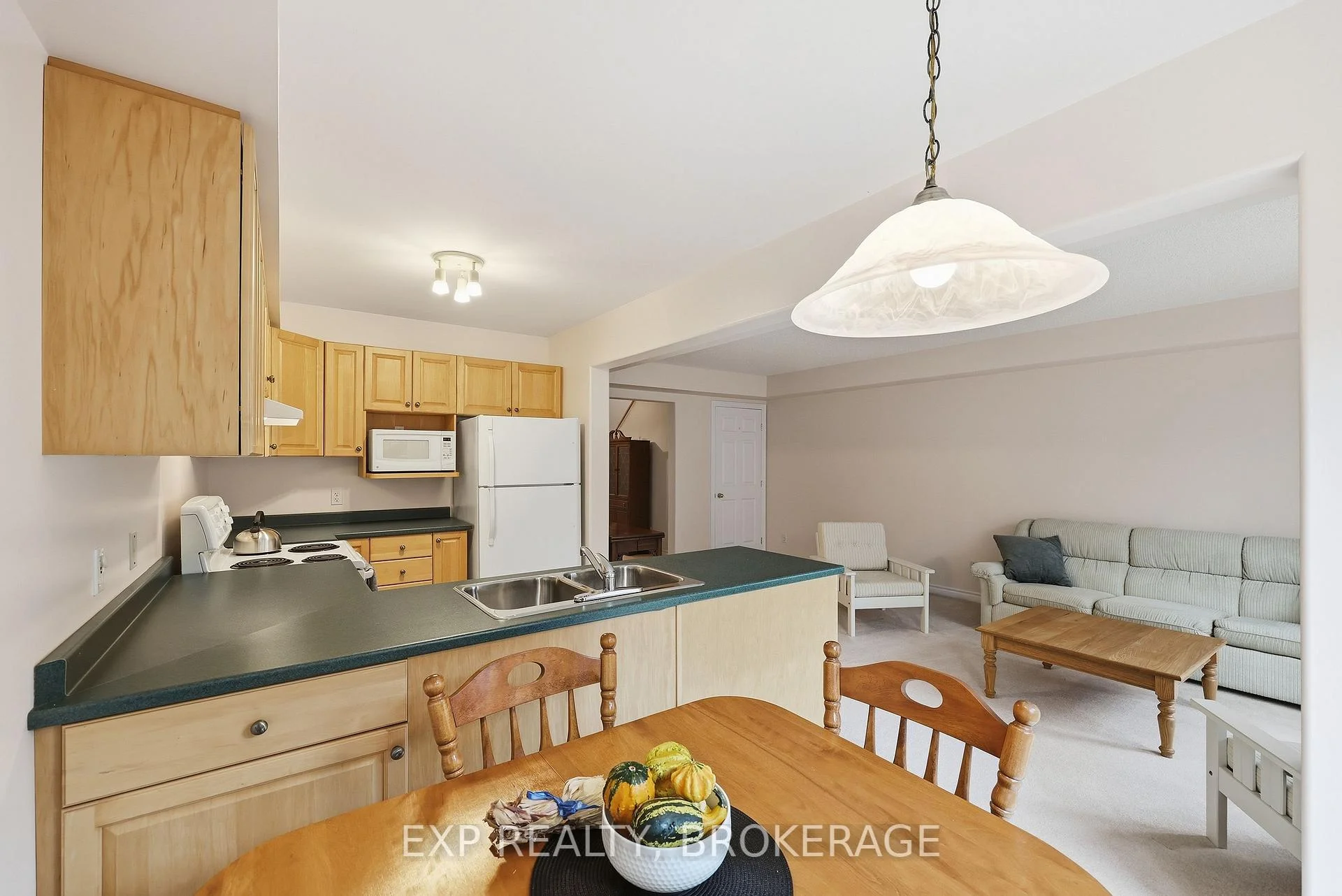 Photo 20 of 702 Maclean Court, Kingston, Kingston East (Incl Barret Crt) — HOMEH
