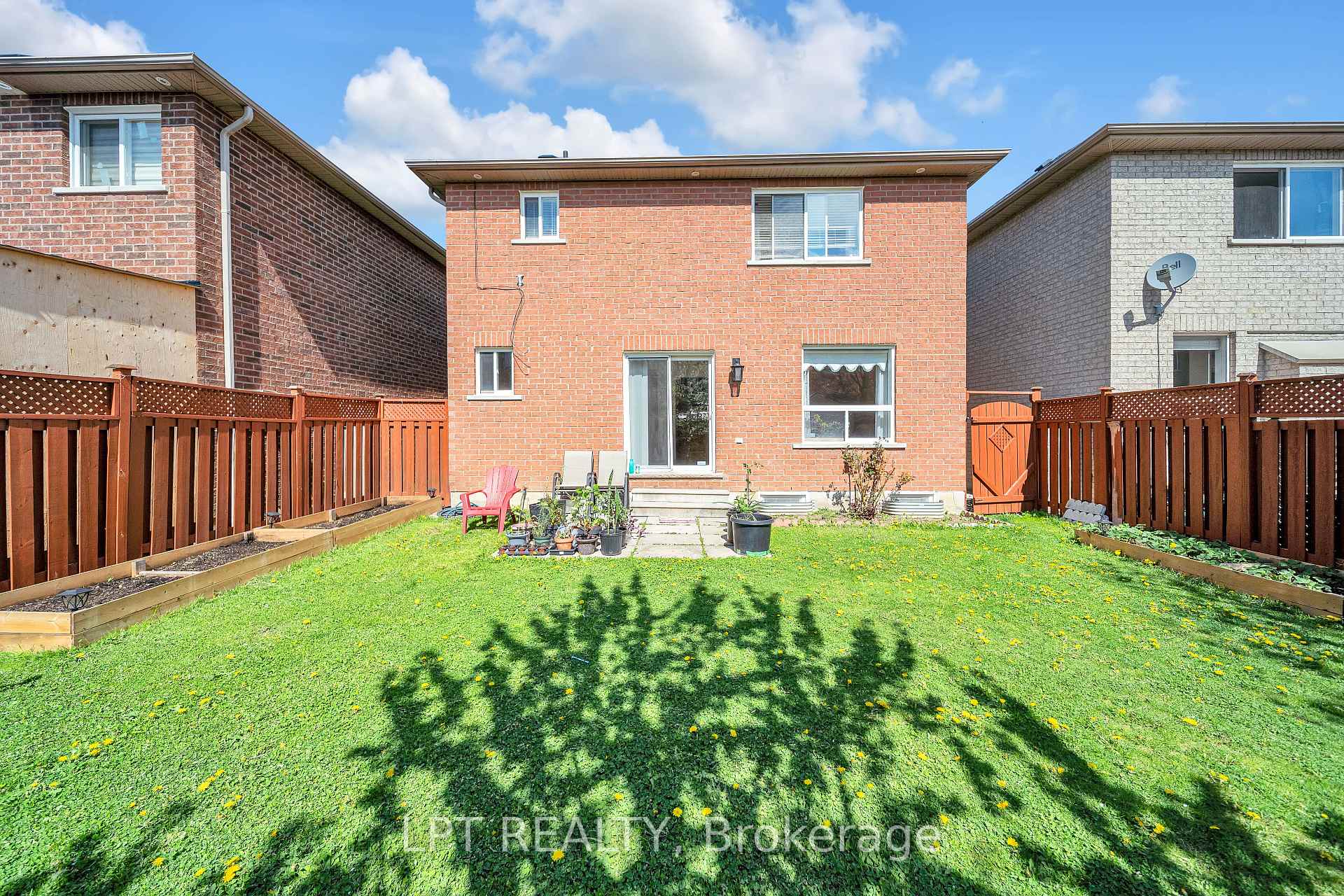 Photo 5 of 83 River Rock Crescent, Brampton, Fletcher's Meadow — HOMEH