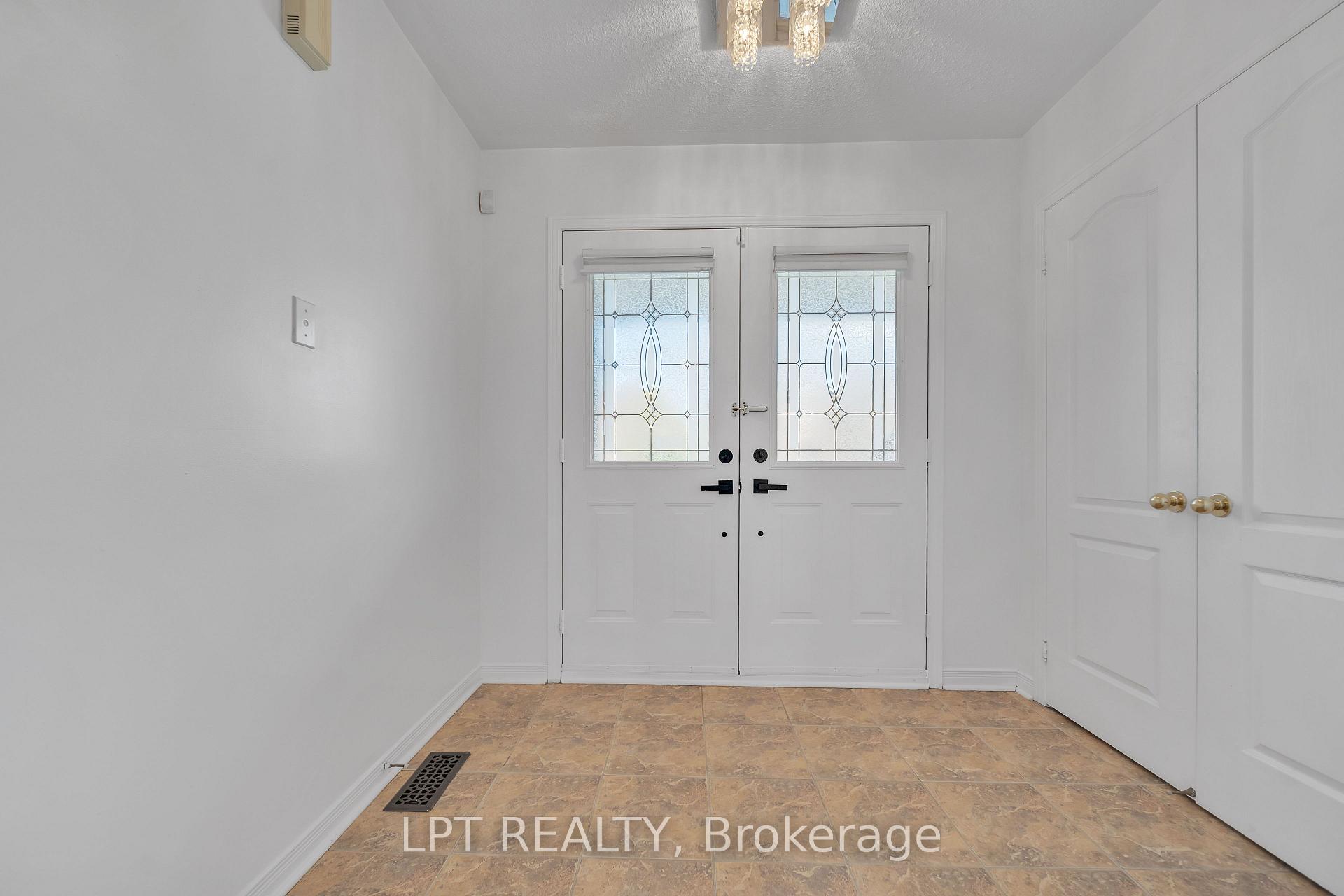 Photo 7 of 83 River Rock Crescent, Brampton, Fletcher's Meadow — HOMEH