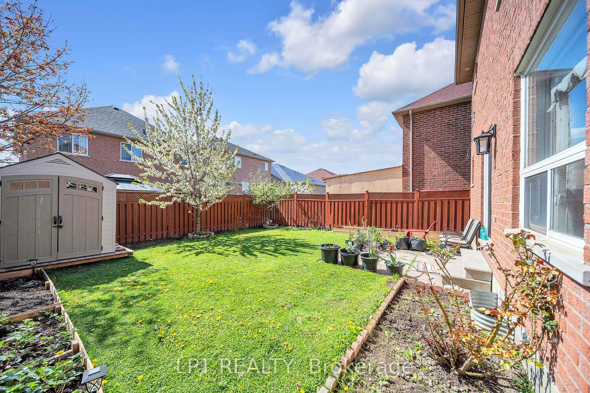 Photo 10 of 83 River Rock Crescent, Brampton, Fletcher's Meadow — HOMEH
