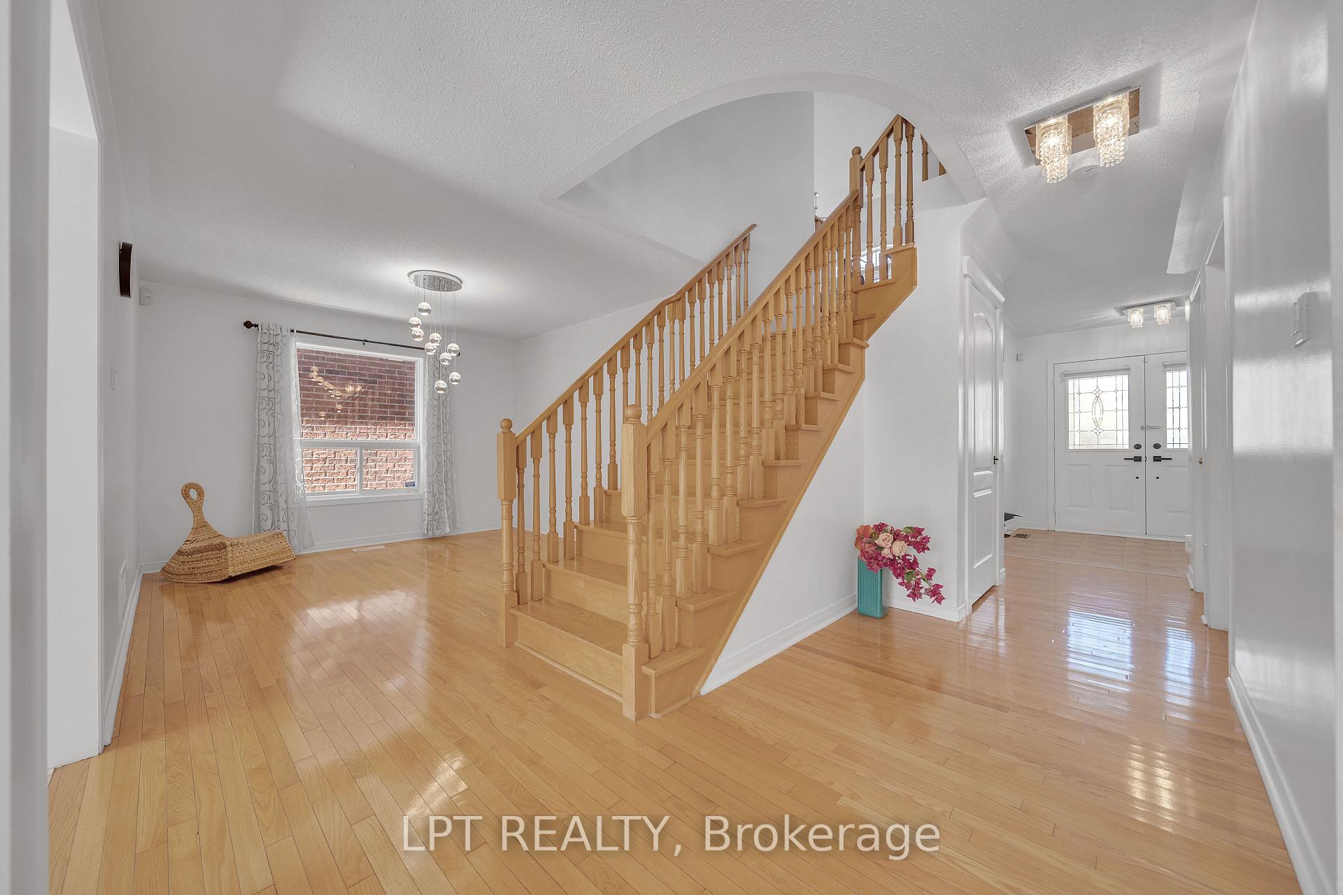 Photo 12 of 83 River Rock Crescent, Brampton, Fletcher's Meadow — HOMEH