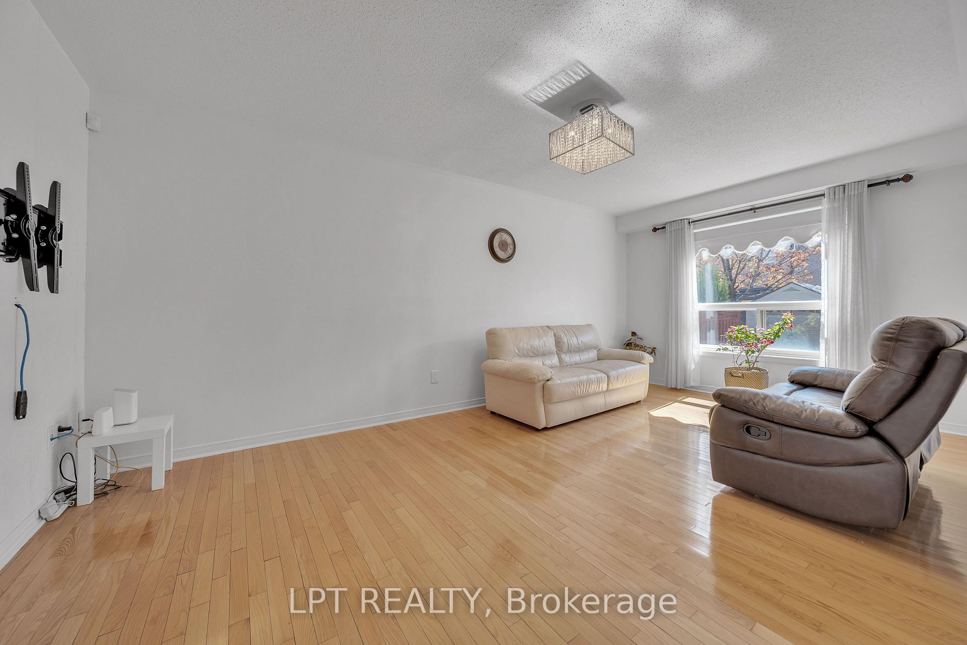 Photo 15 of 83 River Rock Crescent, Brampton, Fletcher's Meadow — HOMEH
