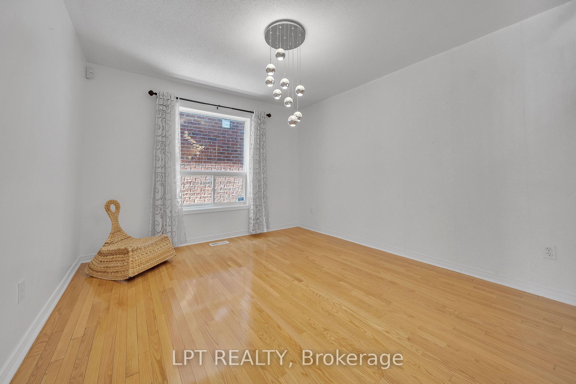 Photo 16 of 83 River Rock Crescent, Brampton, Fletcher's Meadow — HOMEH