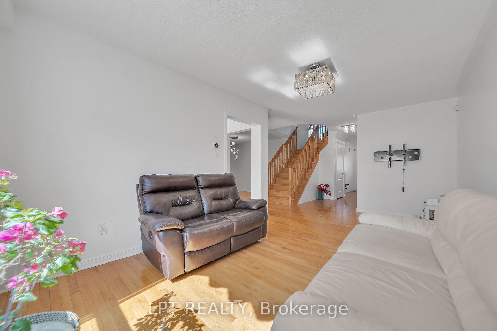 Photo 18 of 83 River Rock Crescent, Brampton, Fletcher's Meadow — HOMEH