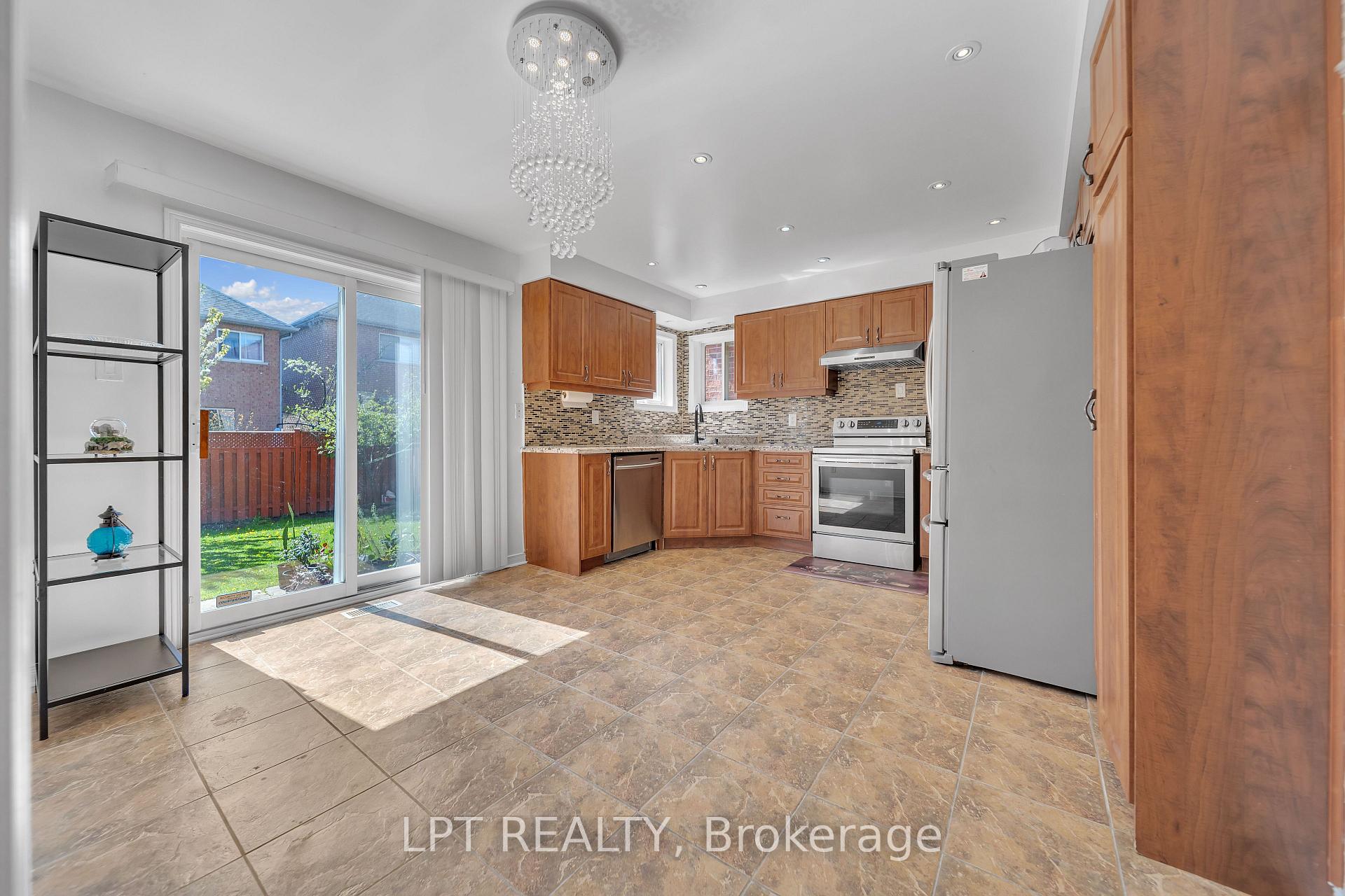 Photo 19 of 83 River Rock Crescent, Brampton, Fletcher's Meadow — HOMEH