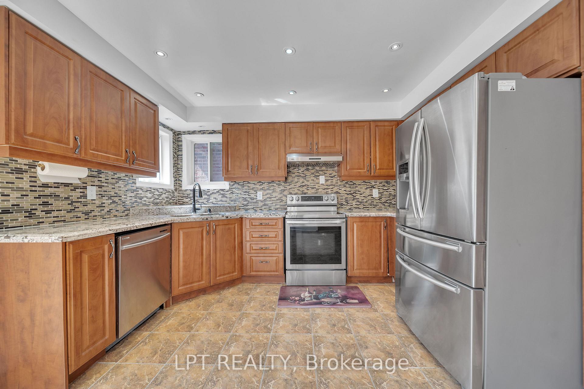 Photo 21 of 83 River Rock Crescent, Brampton, Fletcher's Meadow — HOMEH
